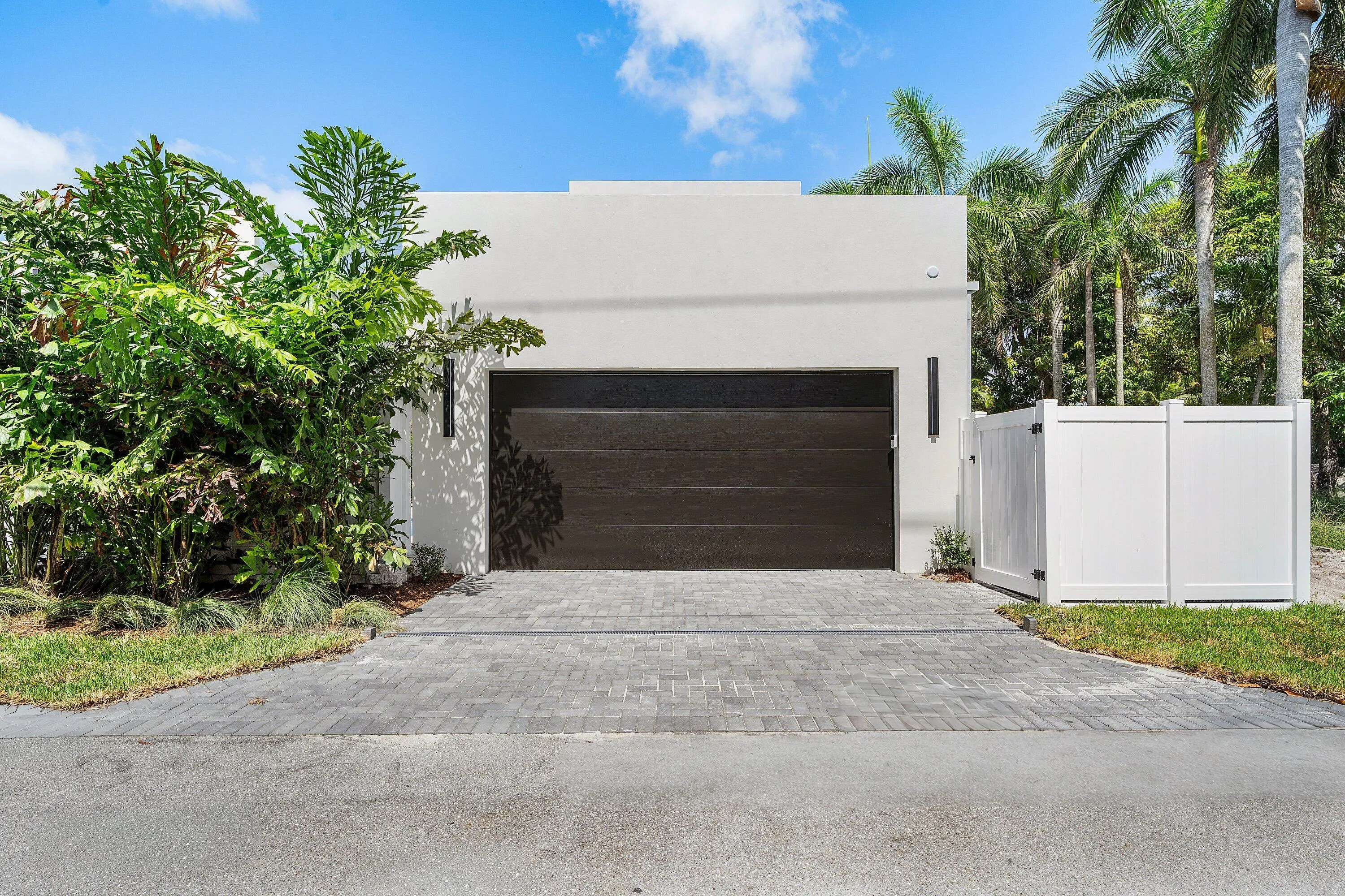 735 SE 4th Avenue