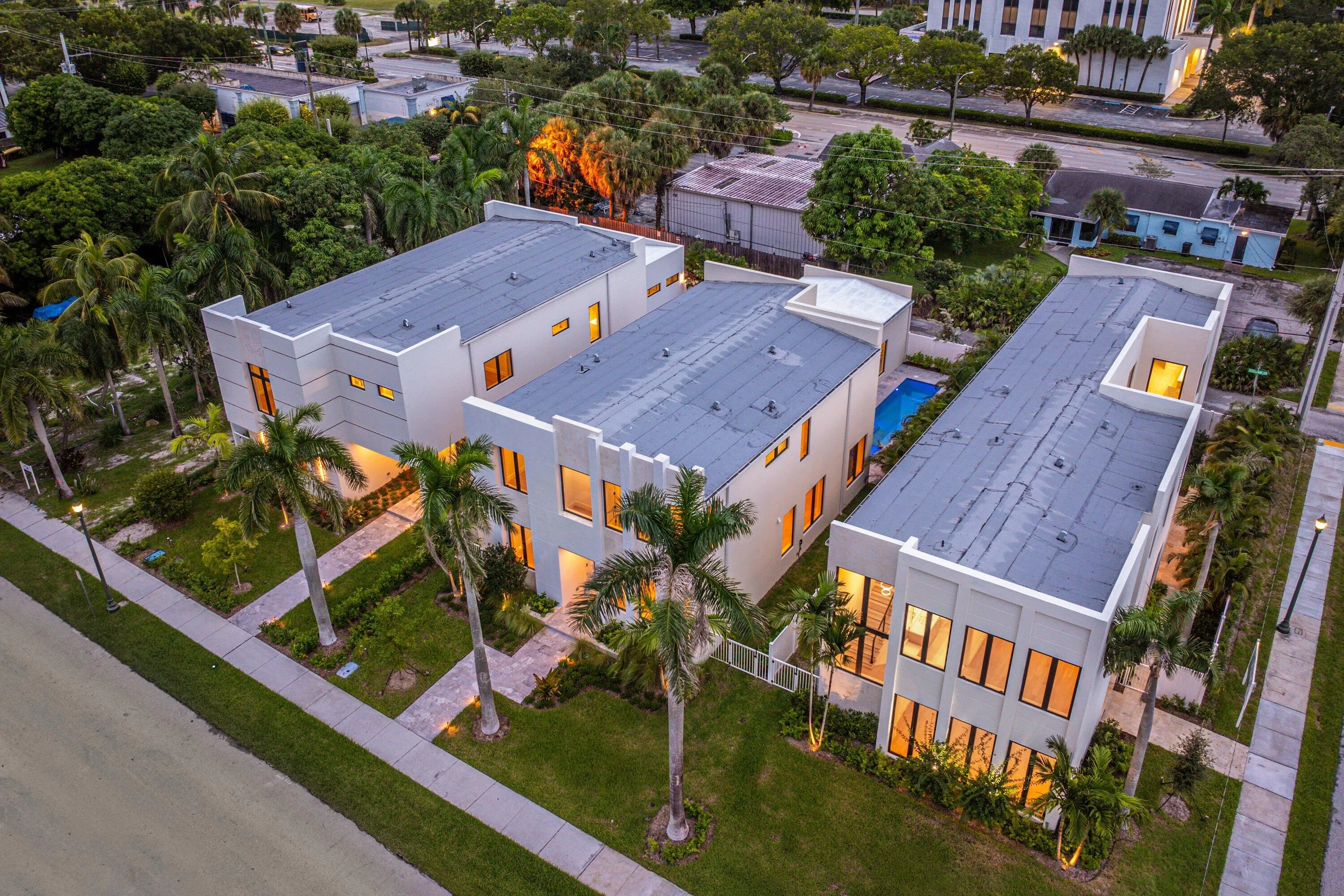 735 SE 4th Avenue