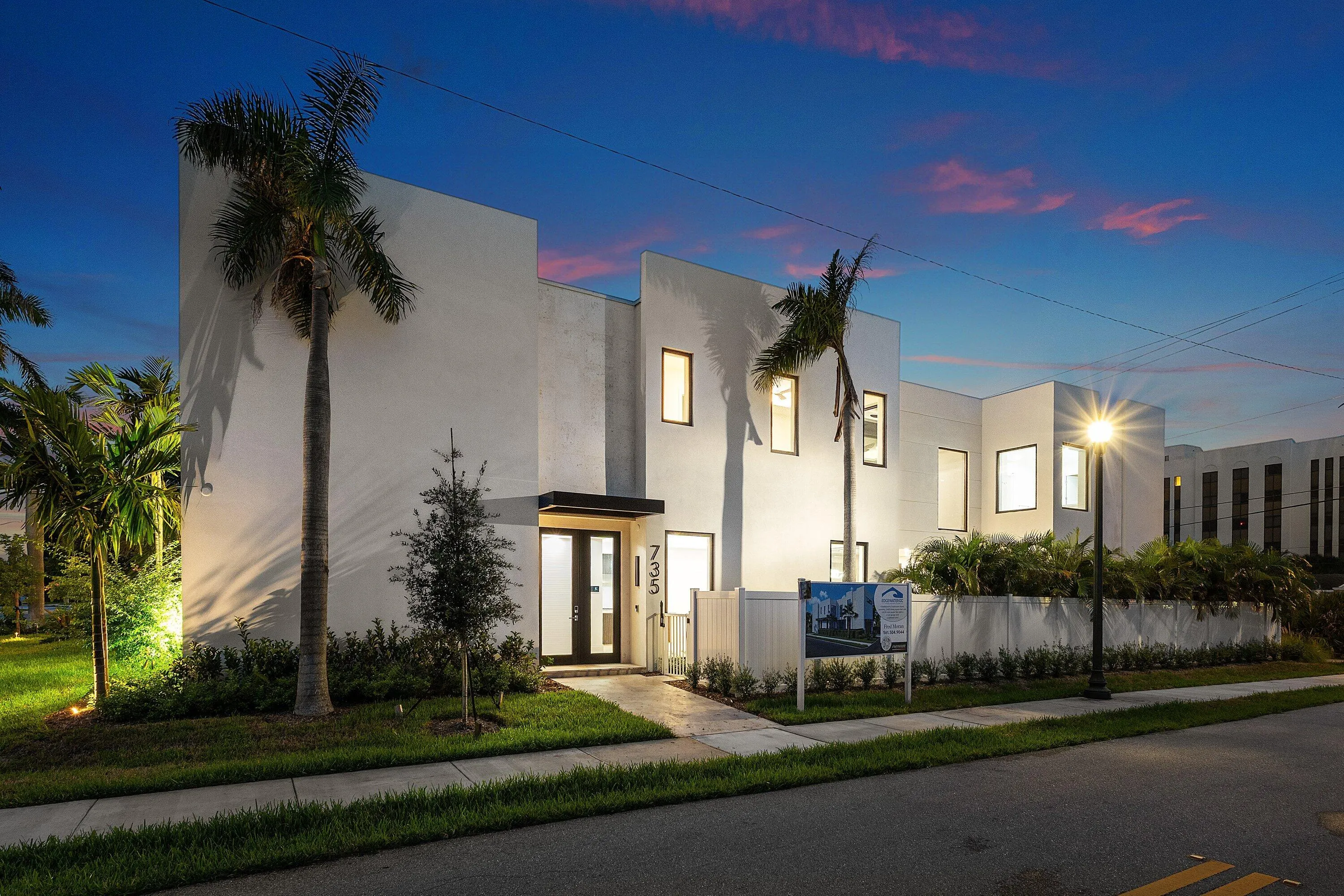 735 SE 4th Avenue