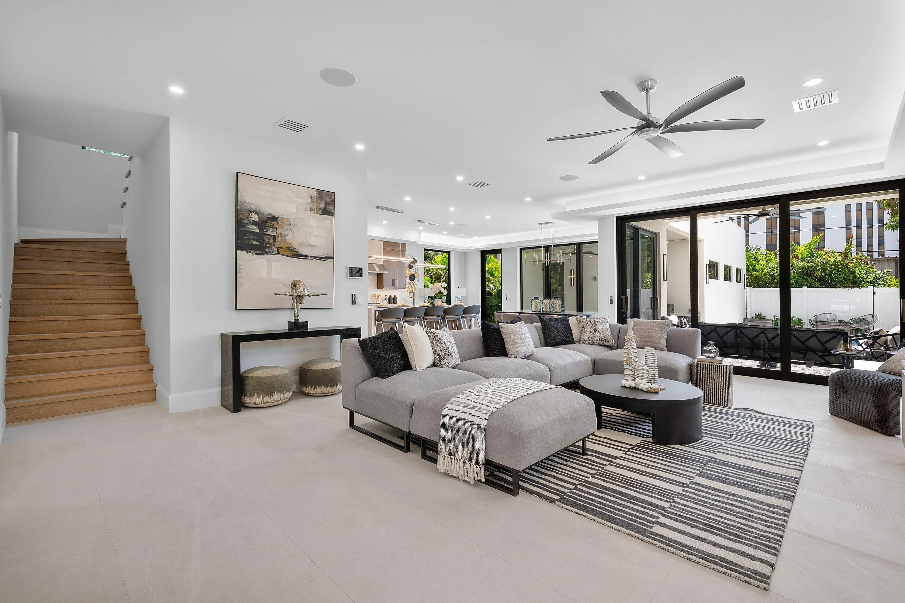 735 SE 4th Avenue