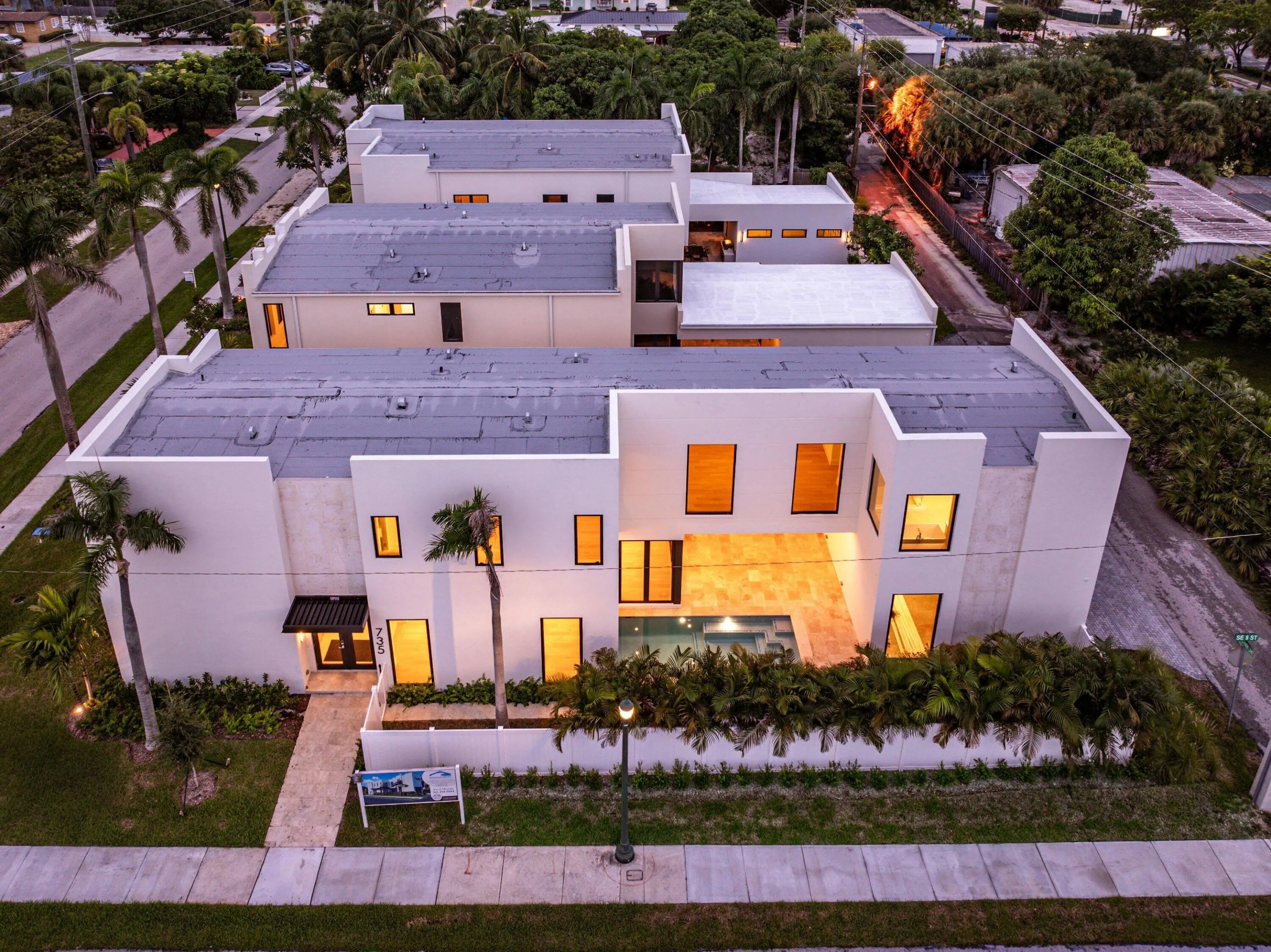 735 SE 4th Avenue