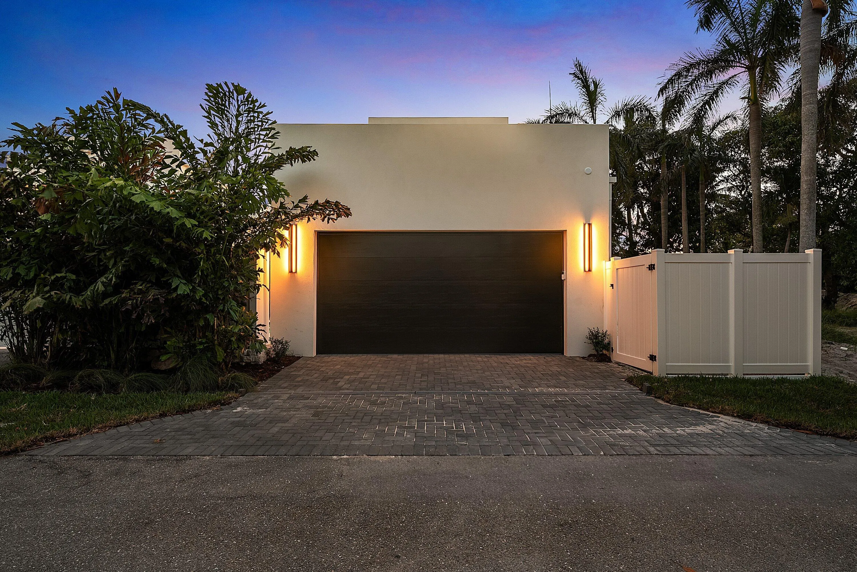735 SE 4th Avenue