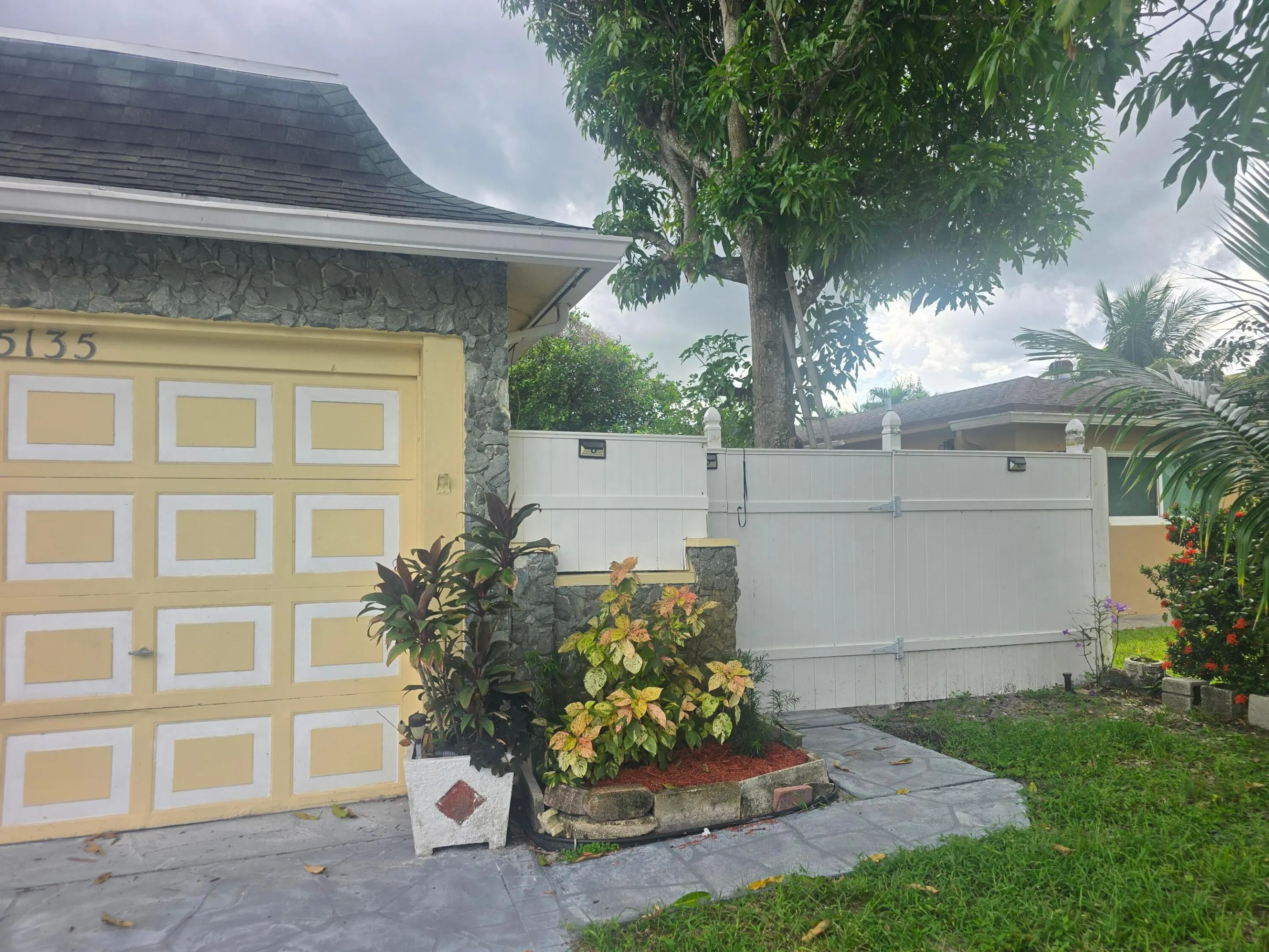 5135 SW 10th Street