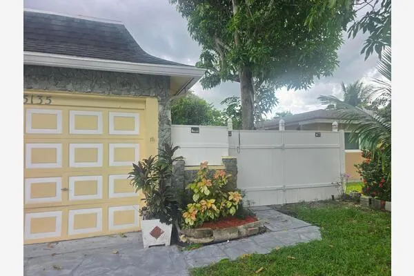 5135 SW 10th Street