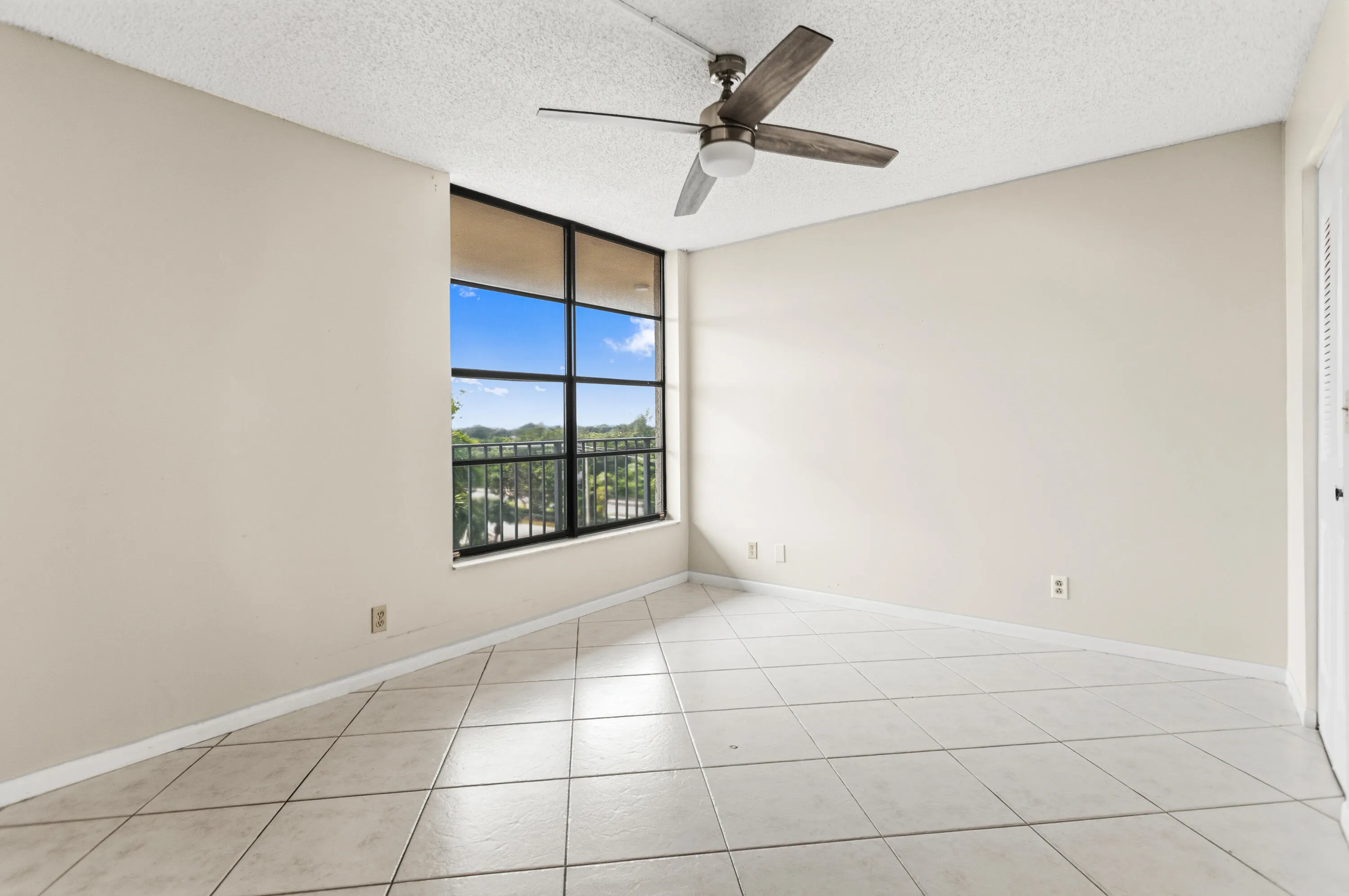 17 Royal Palm Way #6010
