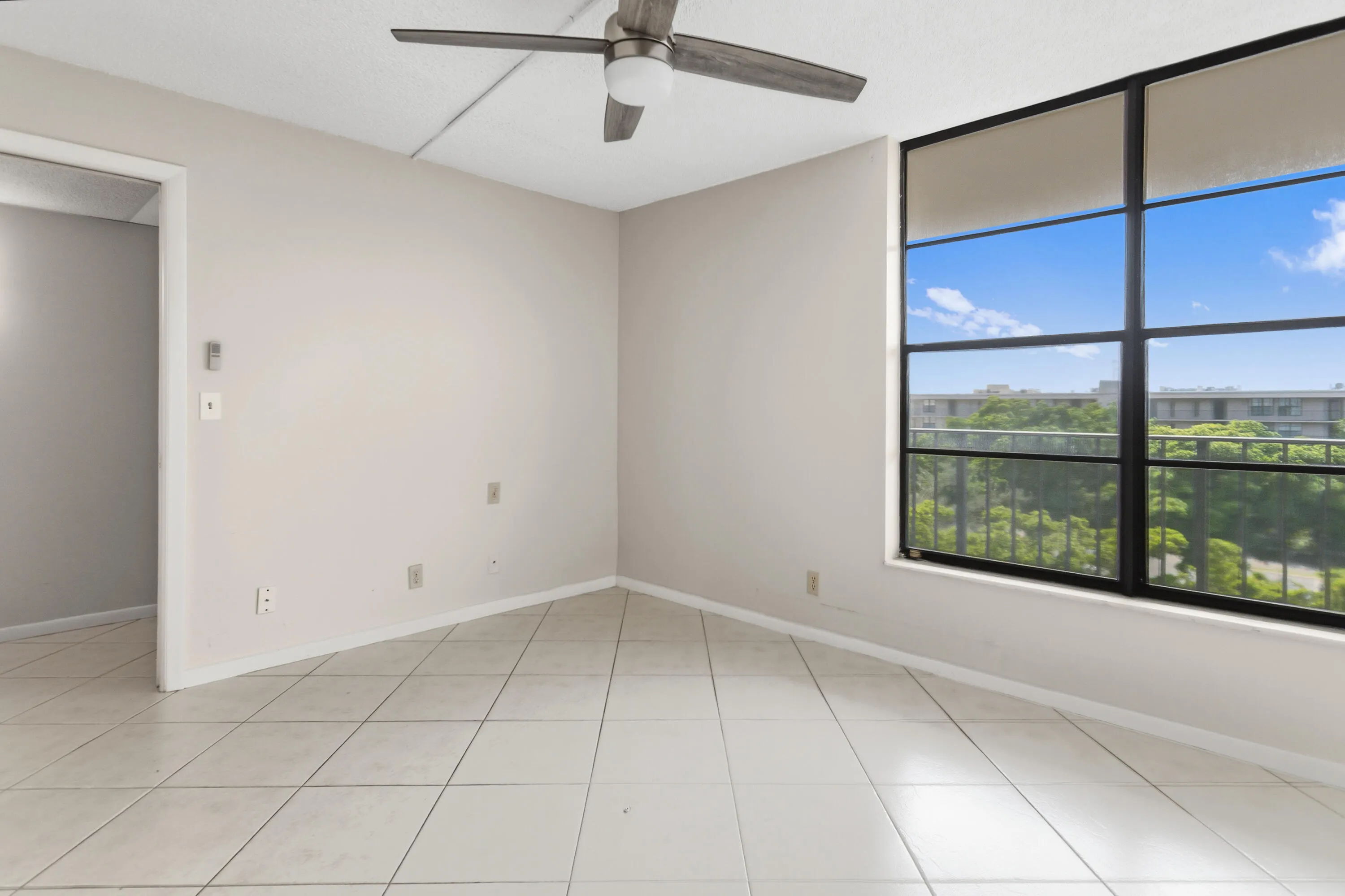 17 Royal Palm Way #6010