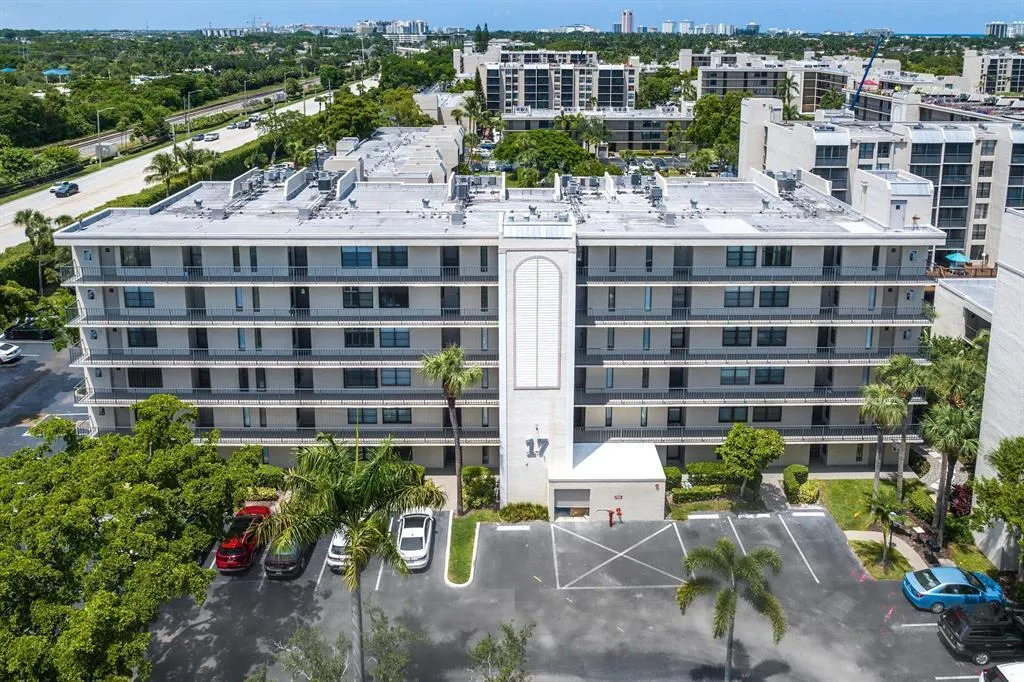 17 Royal Palm Way #6010