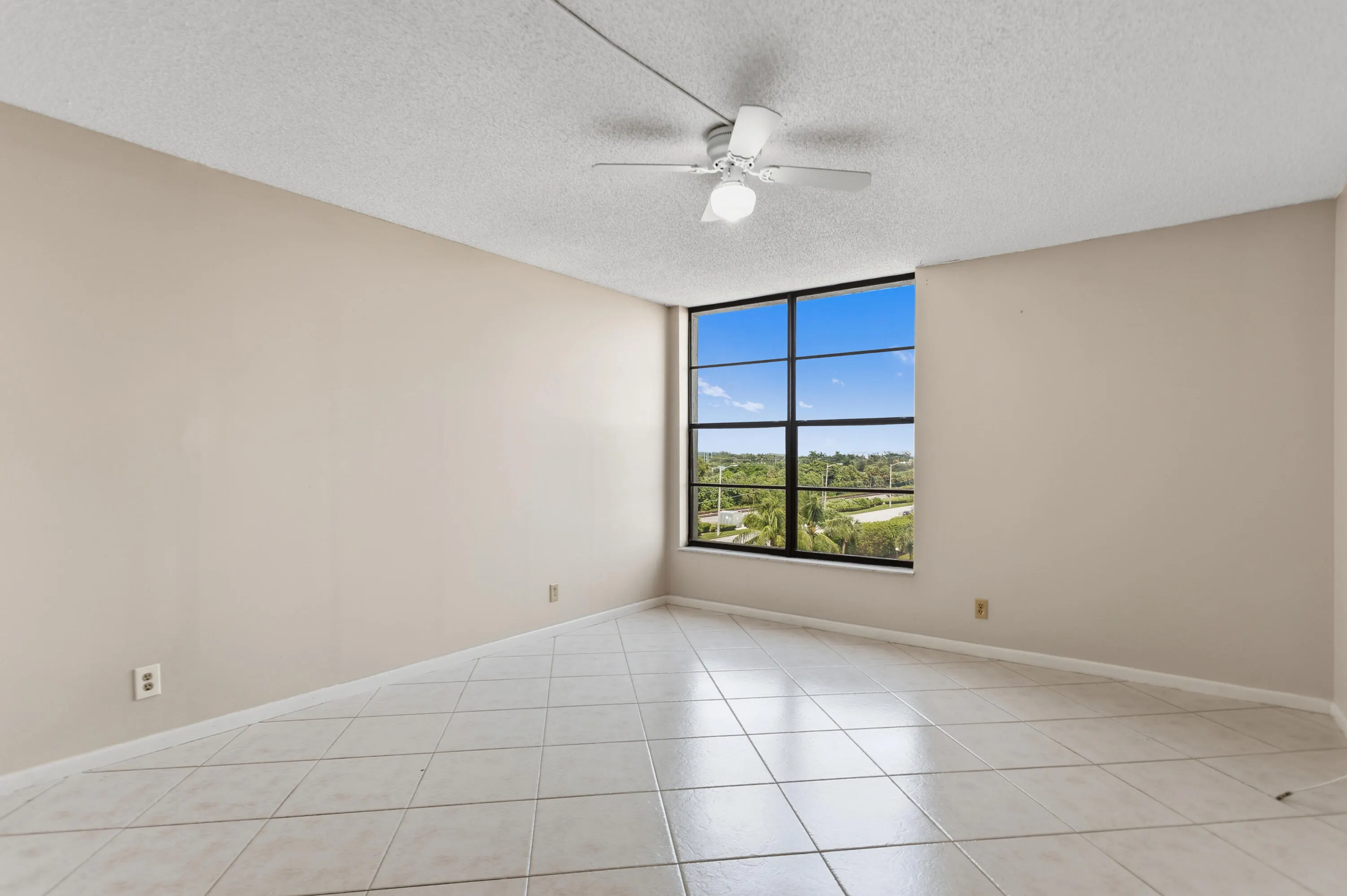 17 Royal Palm Way #6010