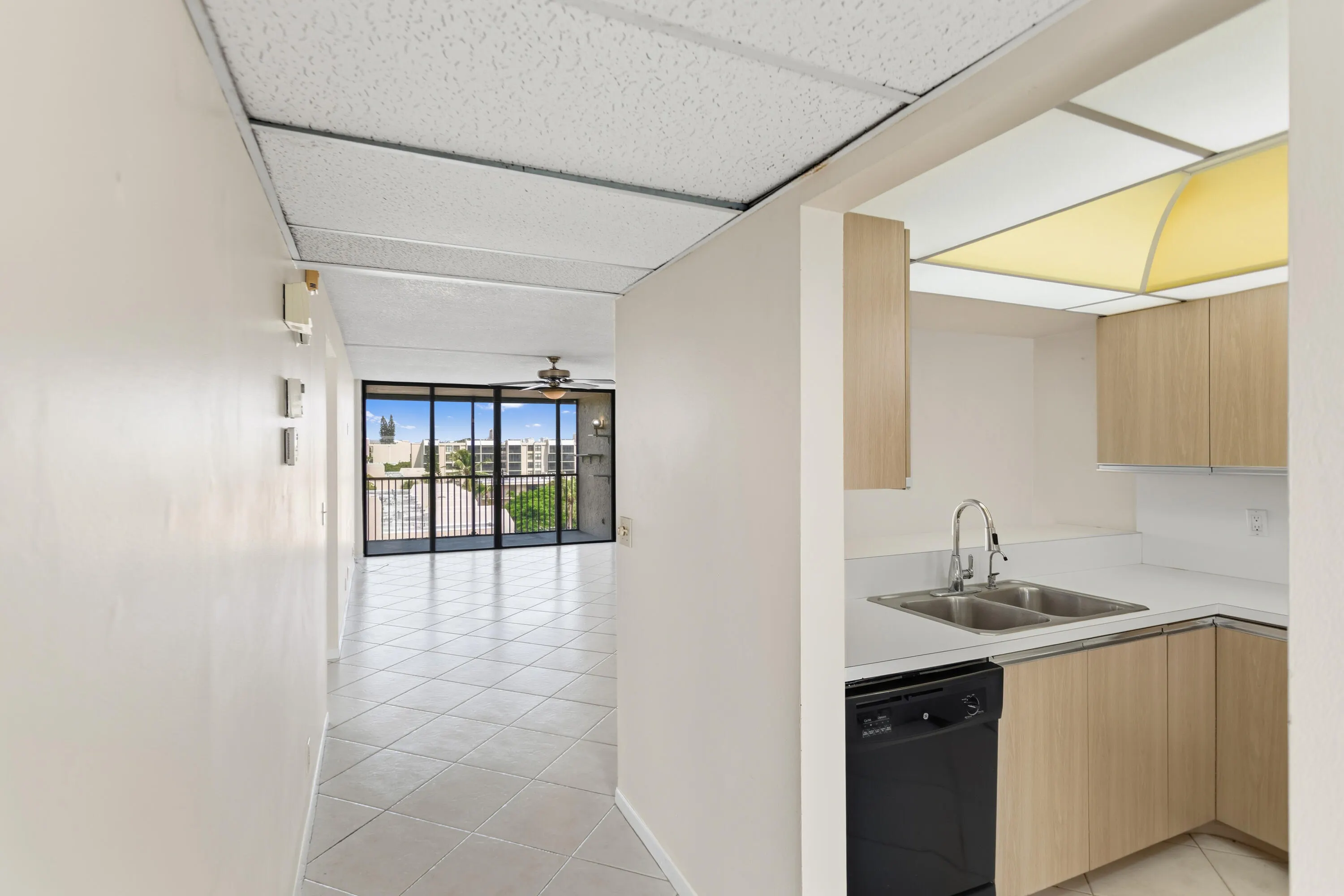 17 Royal Palm Way #6010