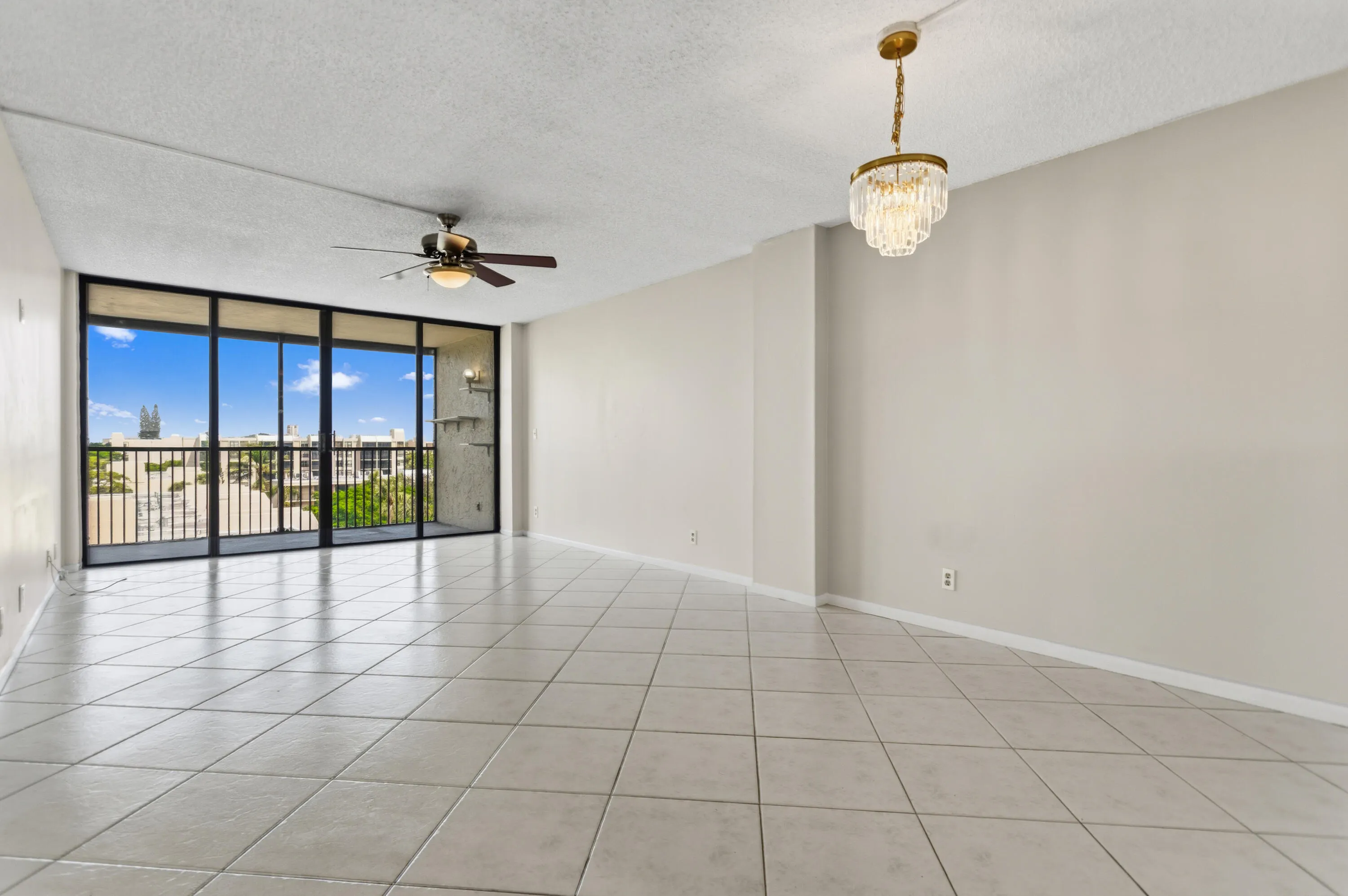 17 Royal Palm Way #6010
