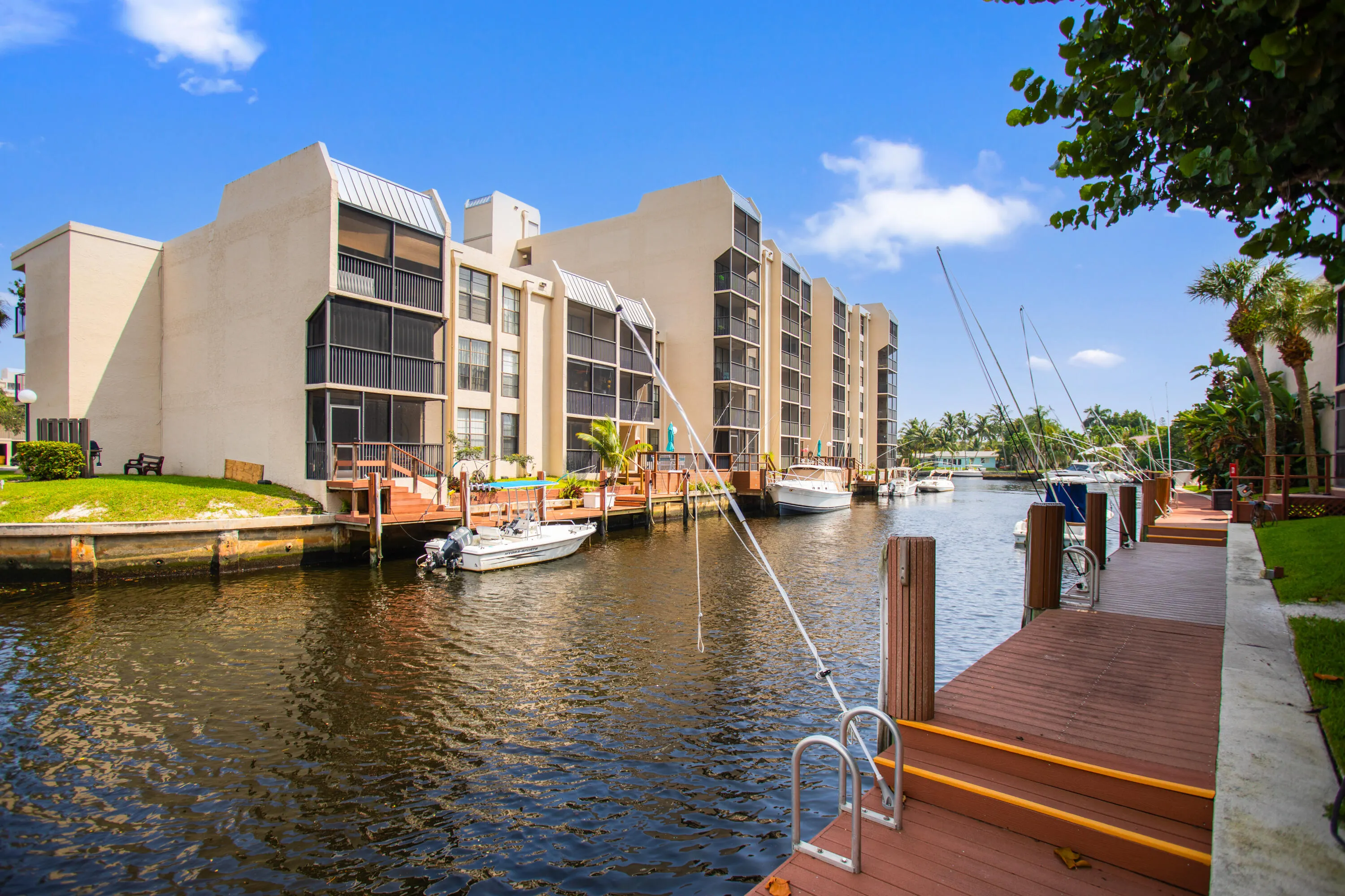 17 Royal Palm Way #6010
