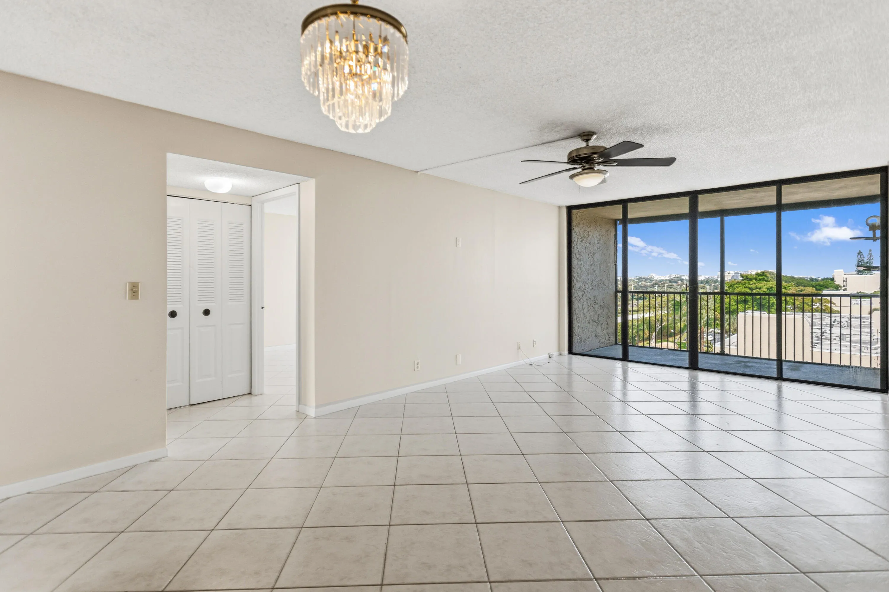 17 Royal Palm Way #6010