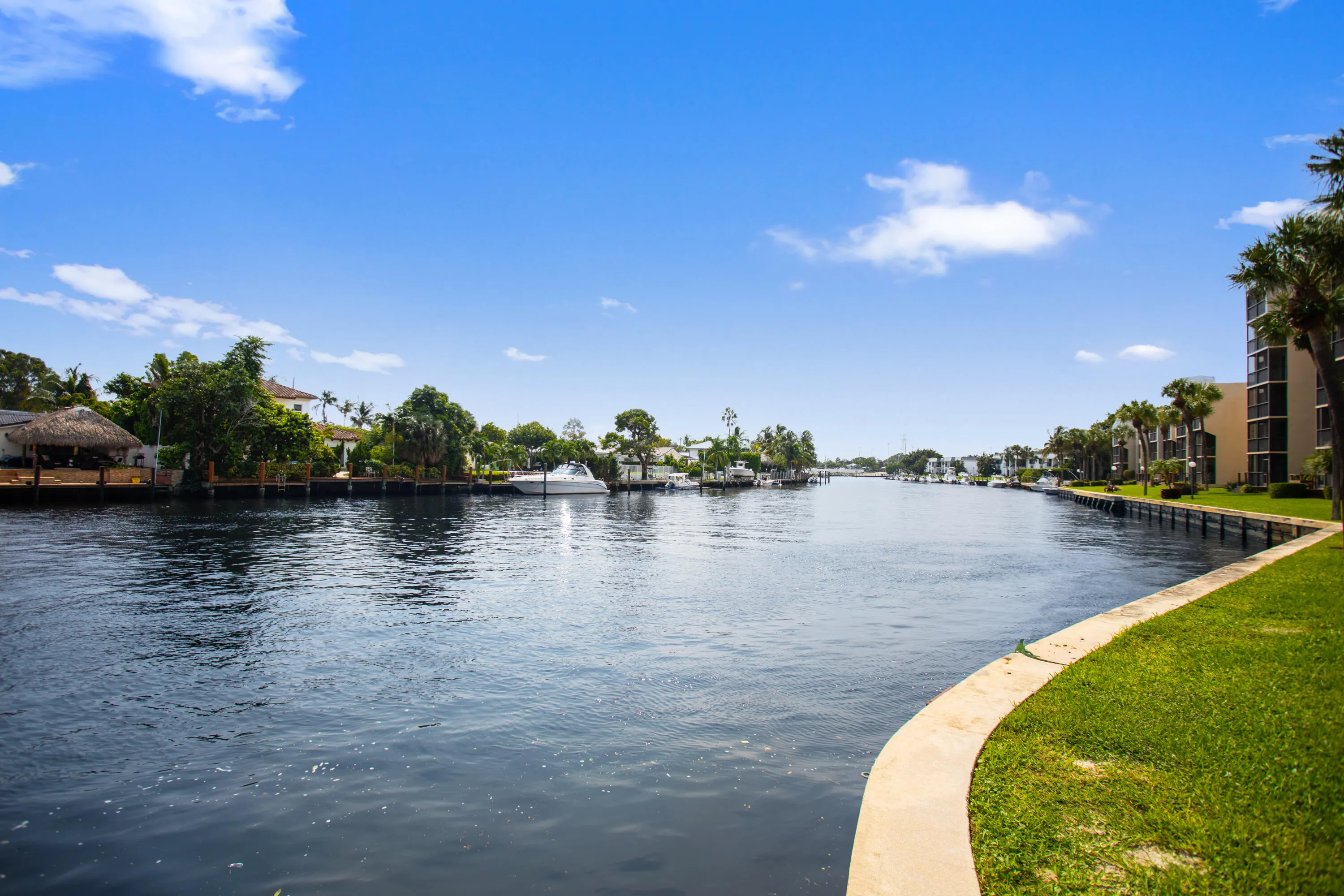 17 Royal Palm Way #6010