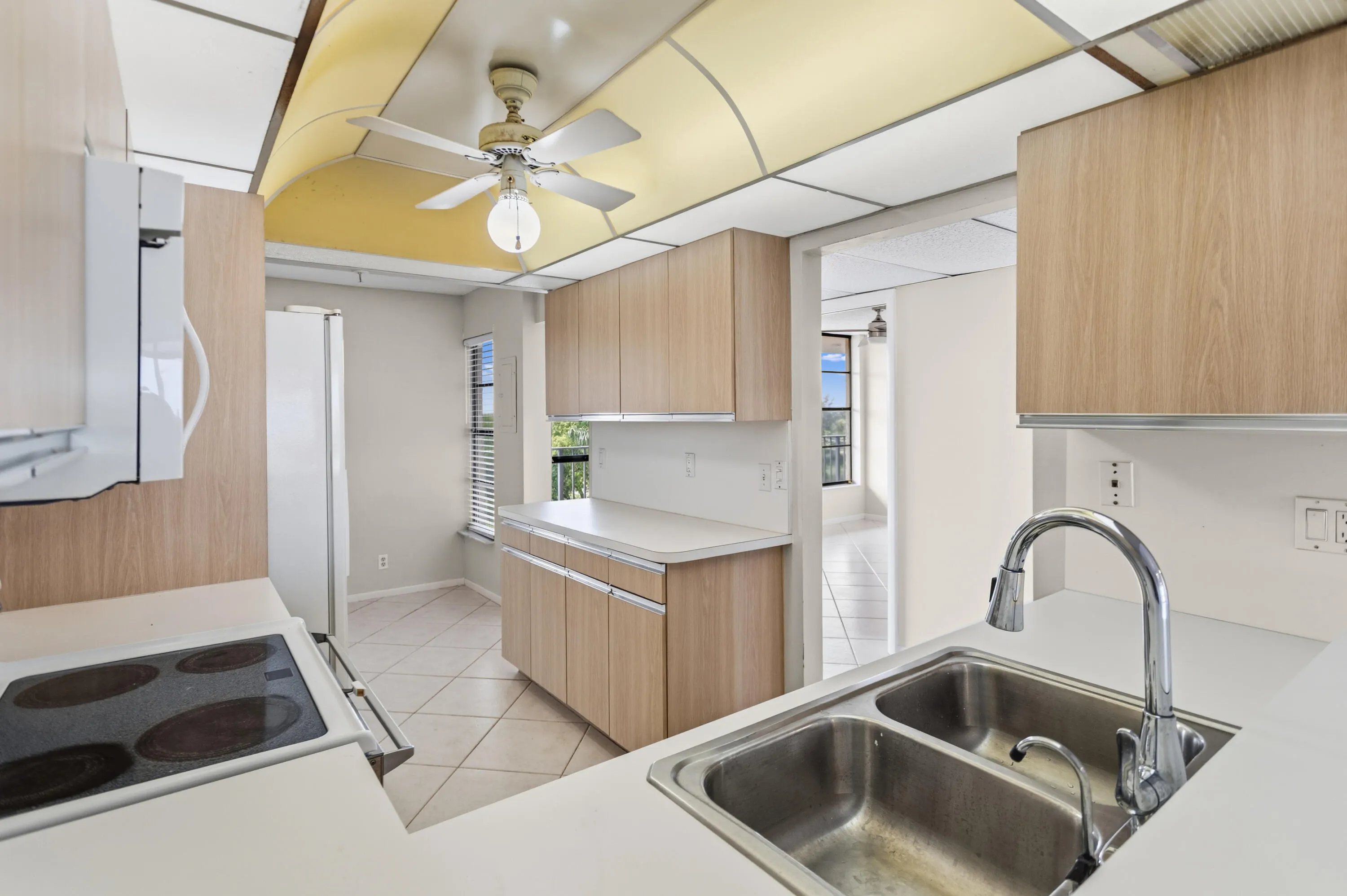 17 Royal Palm Way #6010