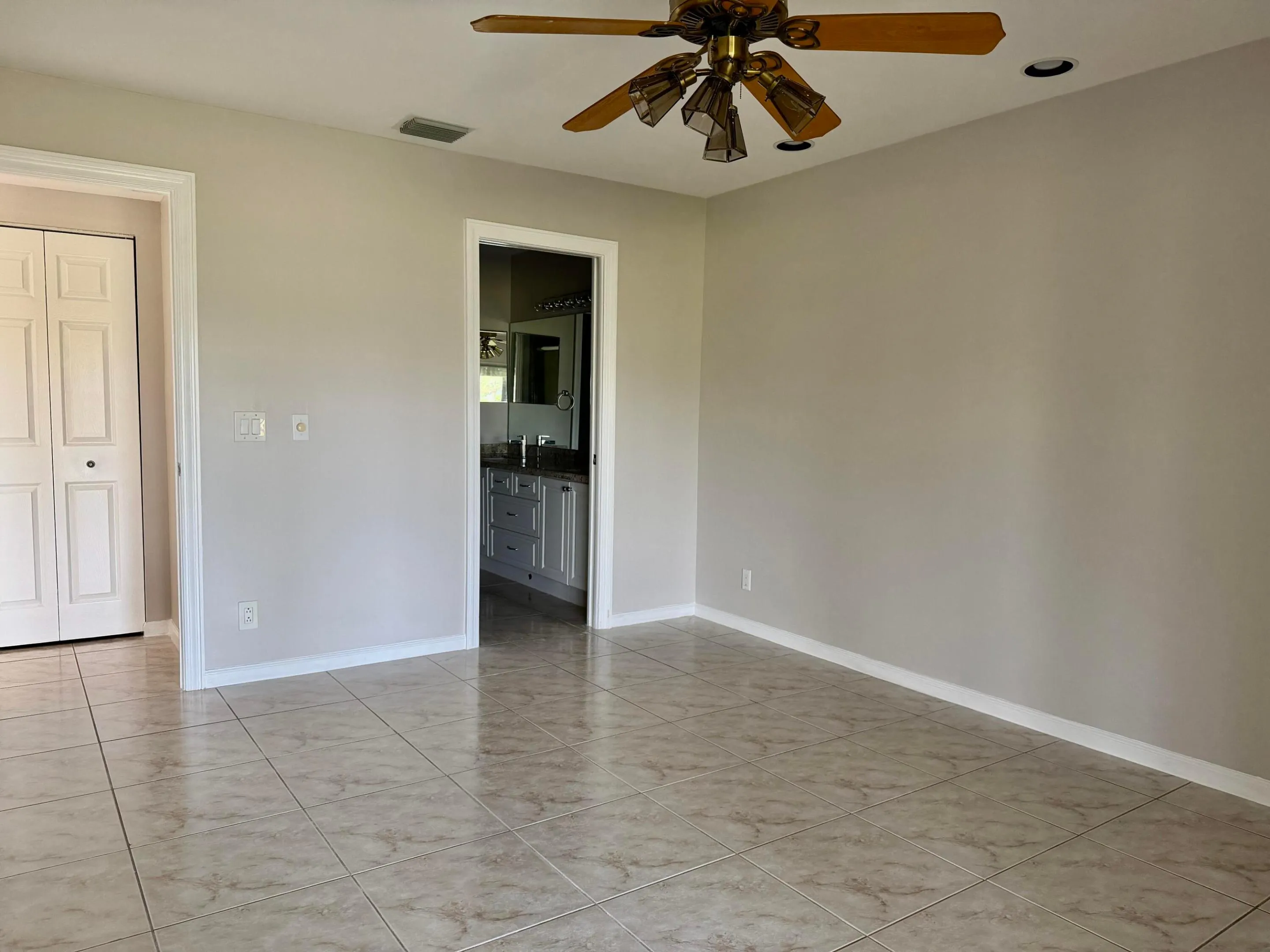 7426 PINEWALK Drive S #19-4