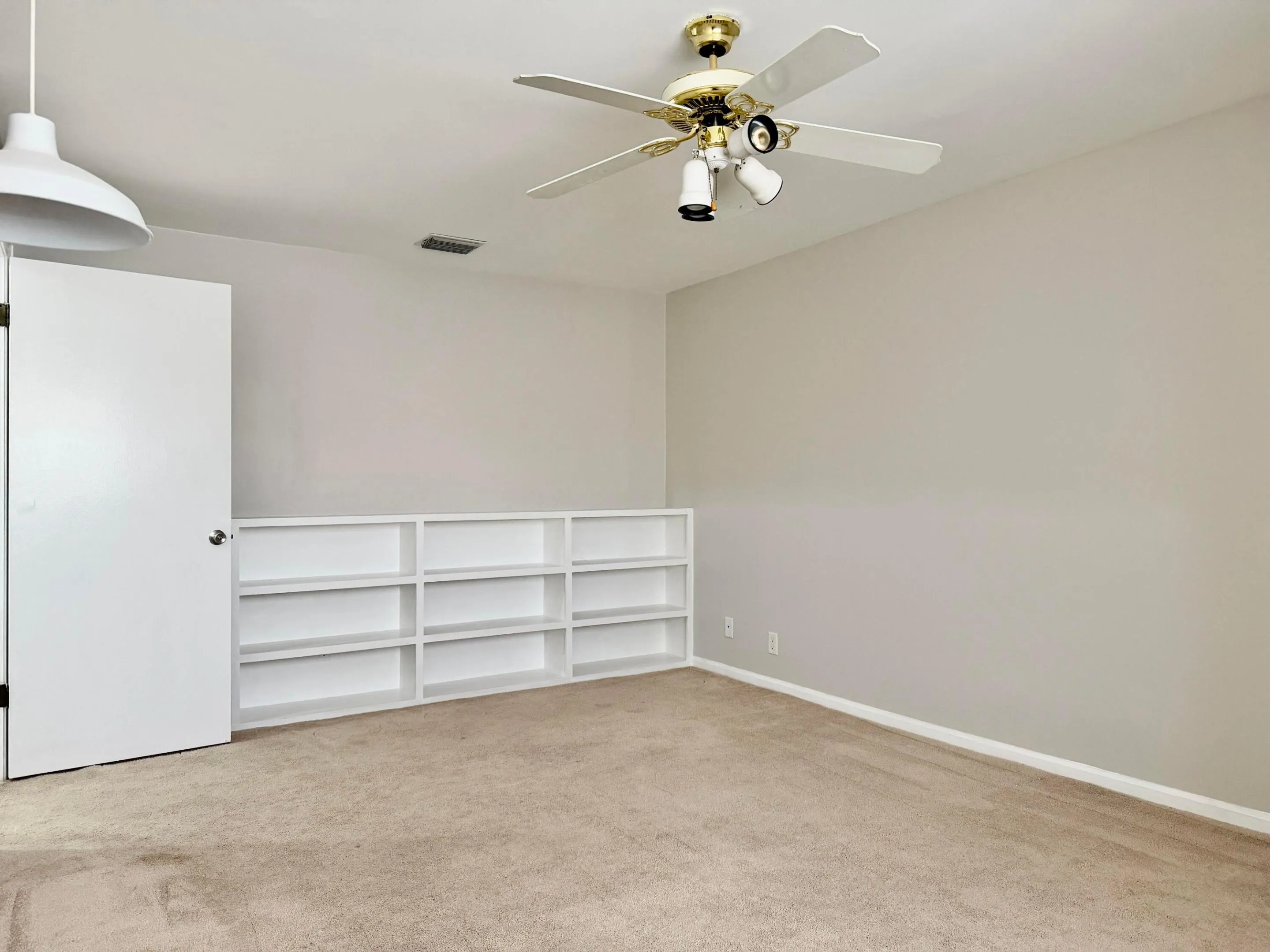 7426 PINEWALK Drive S #19-4