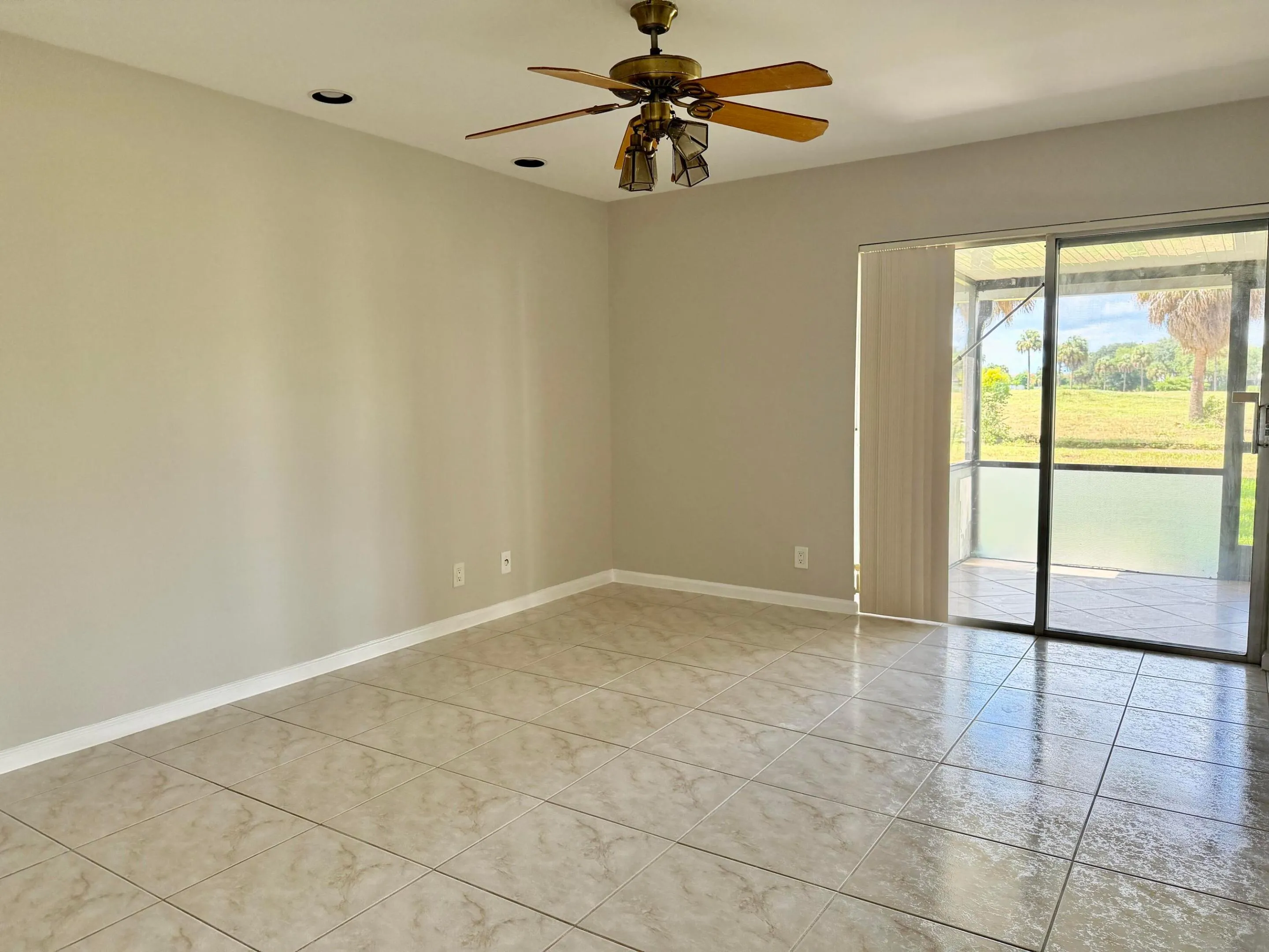 7426 PINEWALK Drive S #19-4