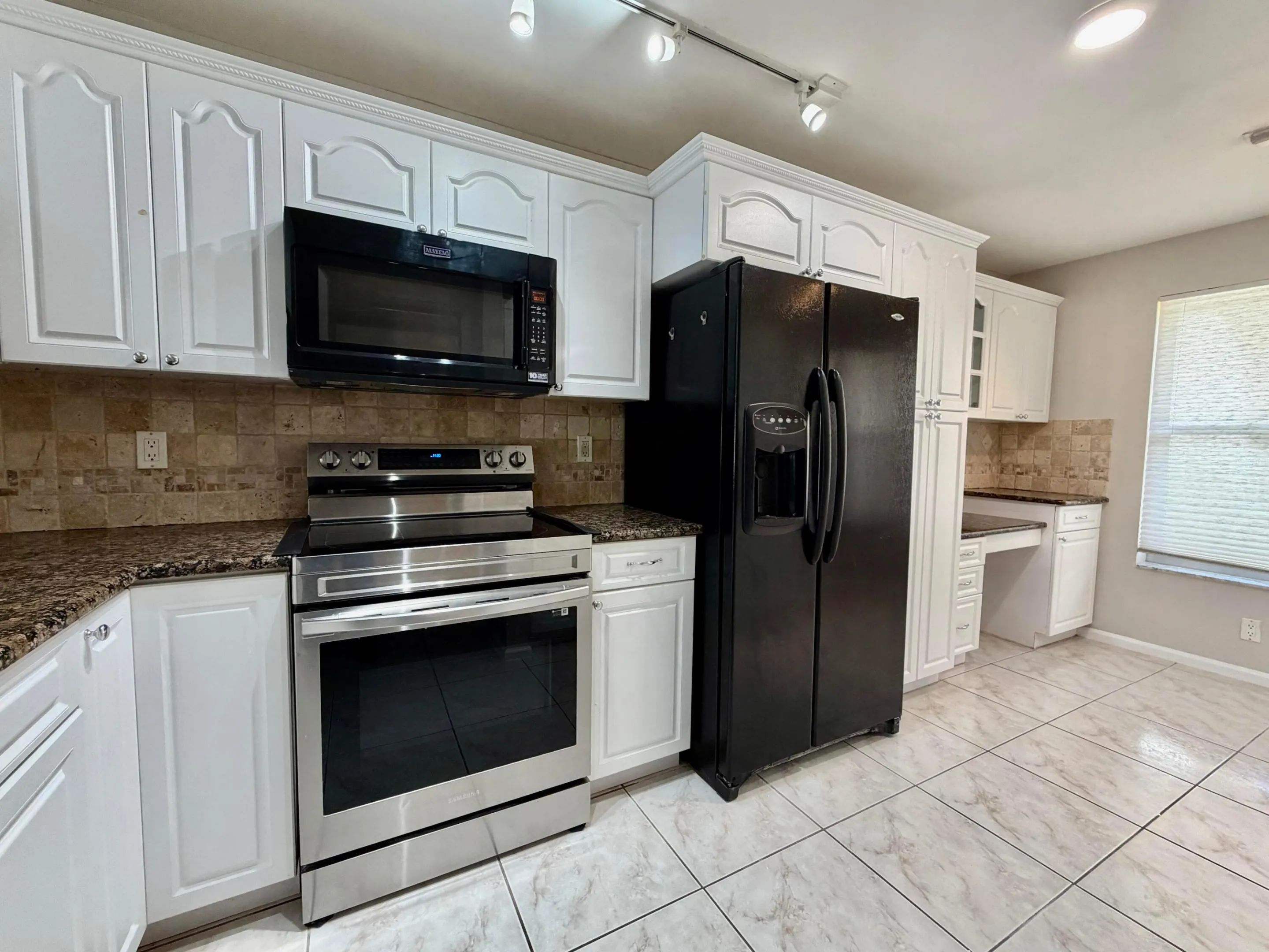 7426 PINEWALK Drive S #19-4