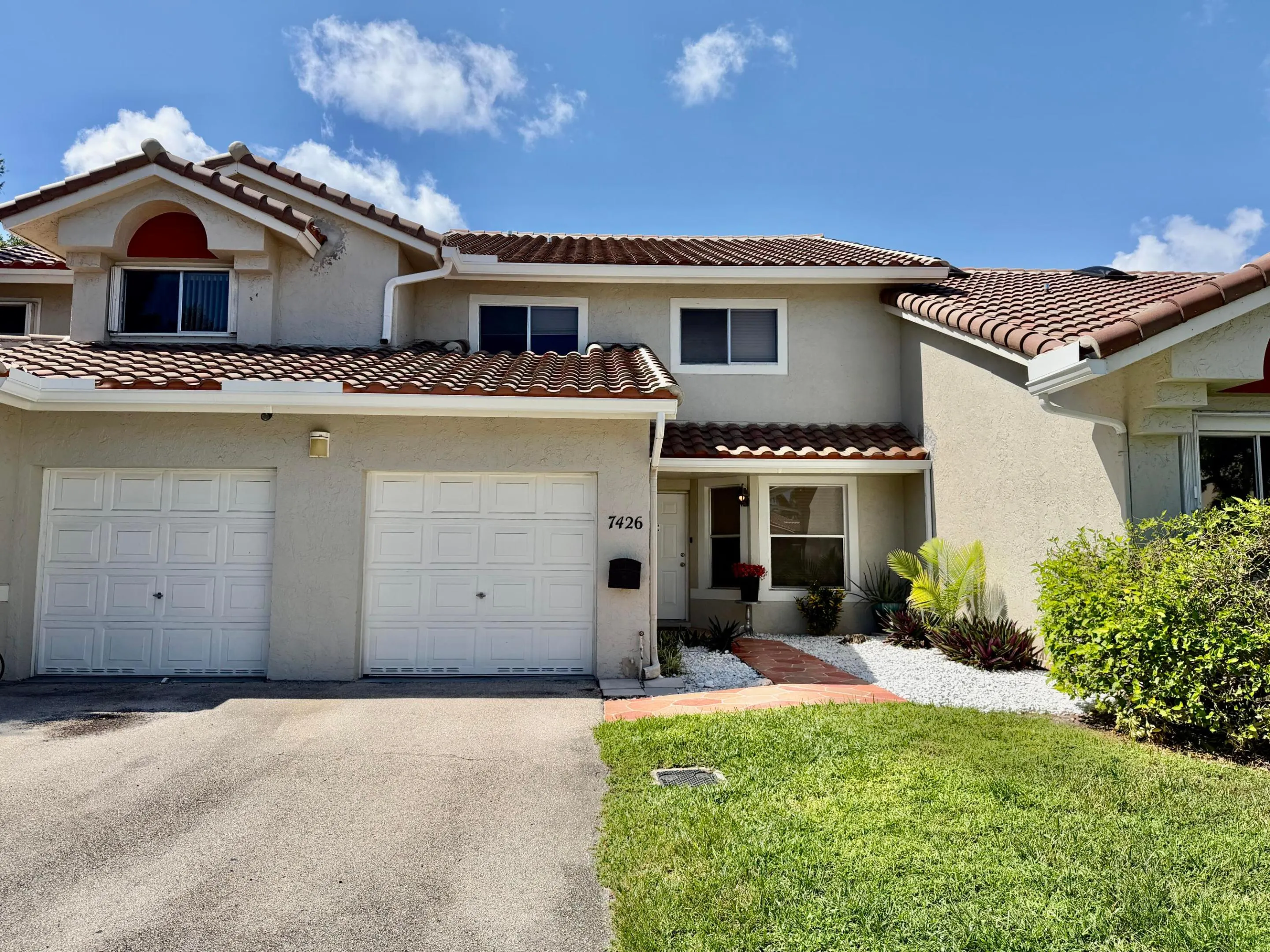 7426 PINEWALK Drive S #19-4