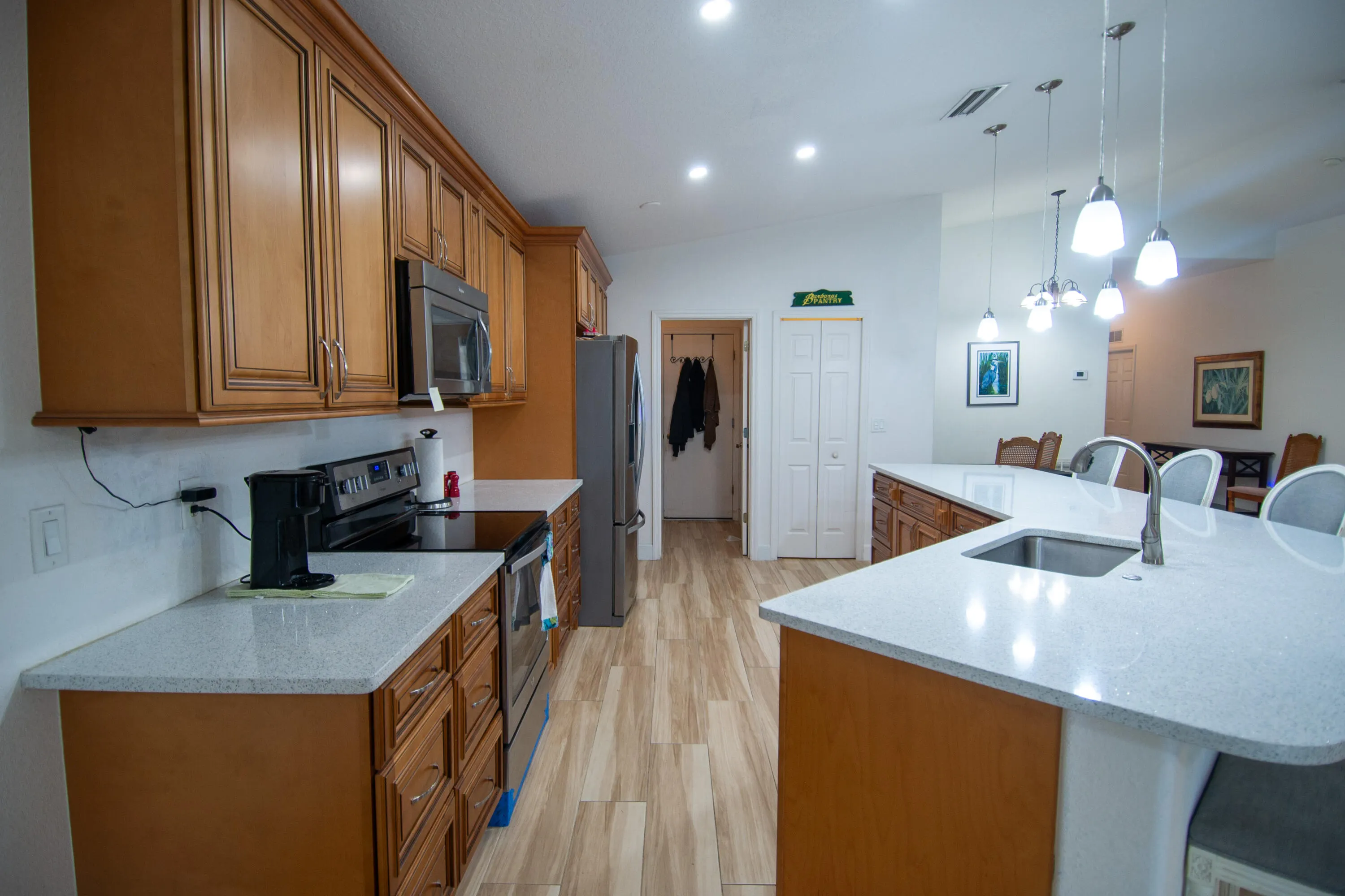 876 GREENLEAF Circle