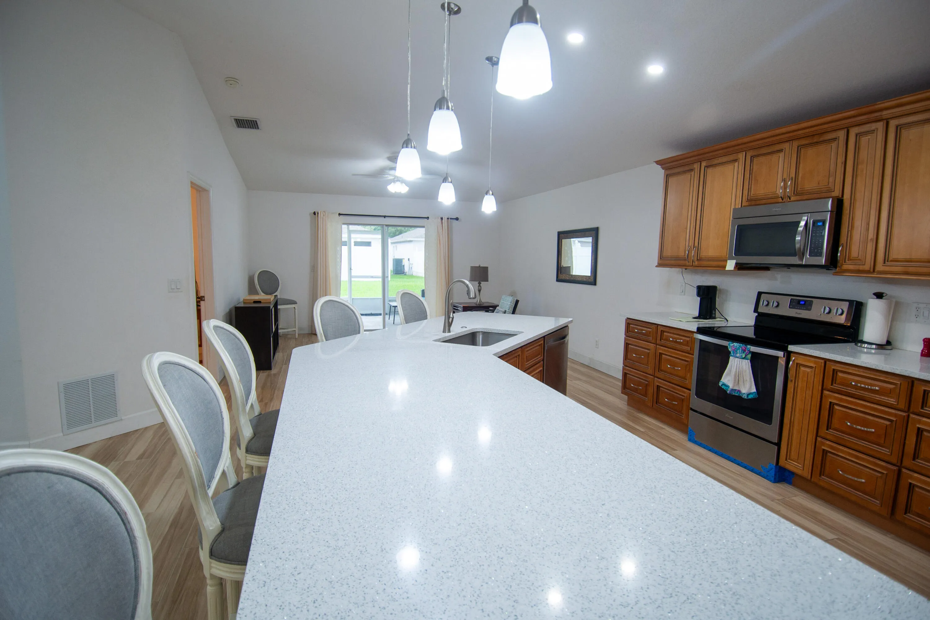 876 GREENLEAF Circle