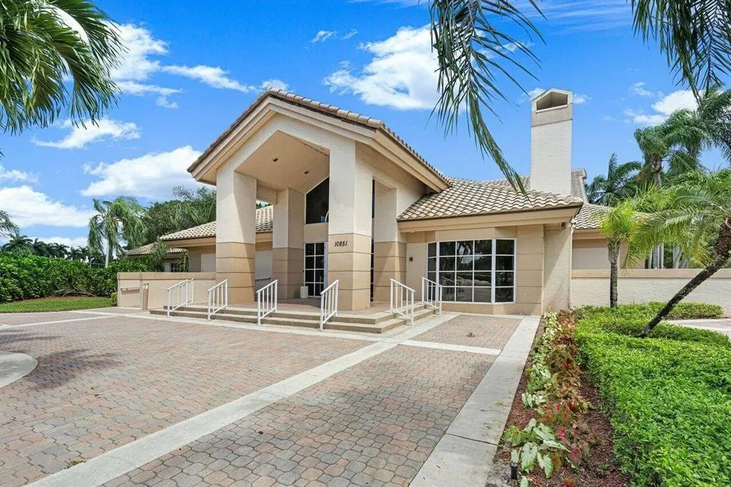 1713 CARRIAGE BROOKE Drive