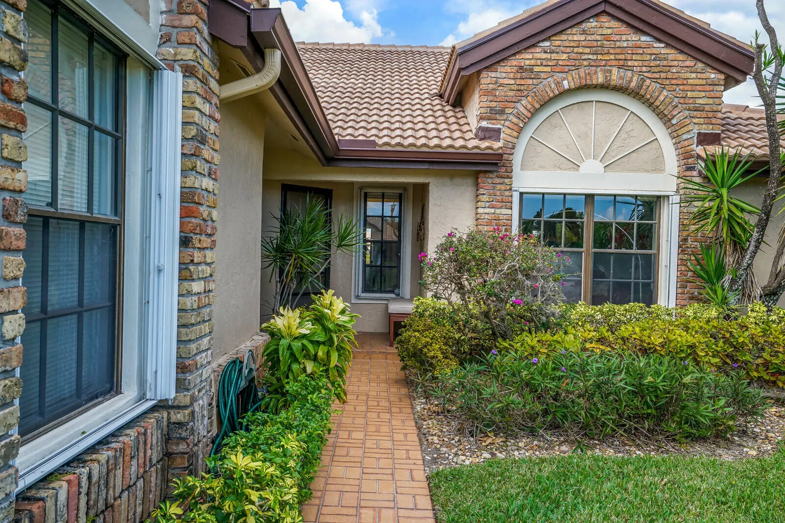 7235 SWEETBAY Court