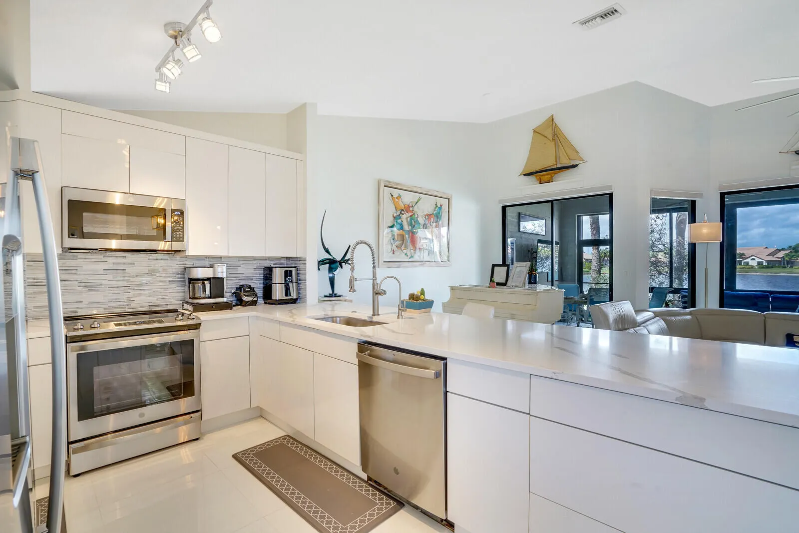 7235 SWEETBAY Court
