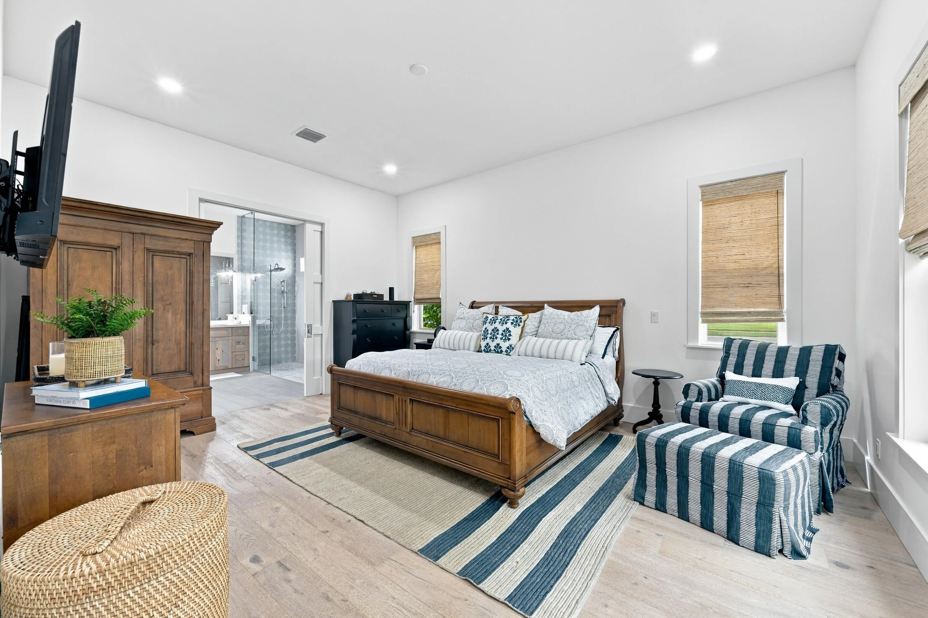 136 INTRACOASTAL Circle