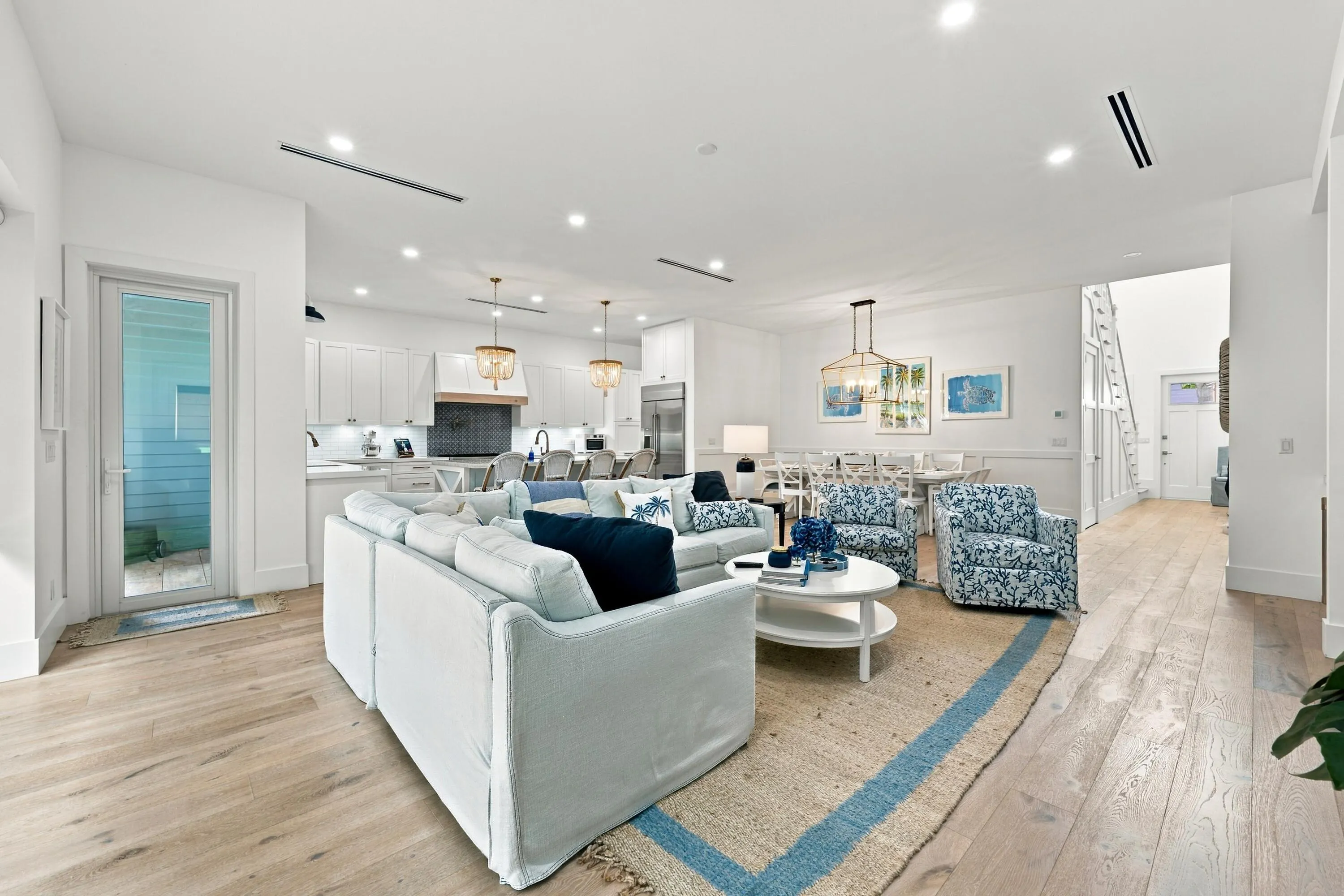 136 INTRACOASTAL Circle