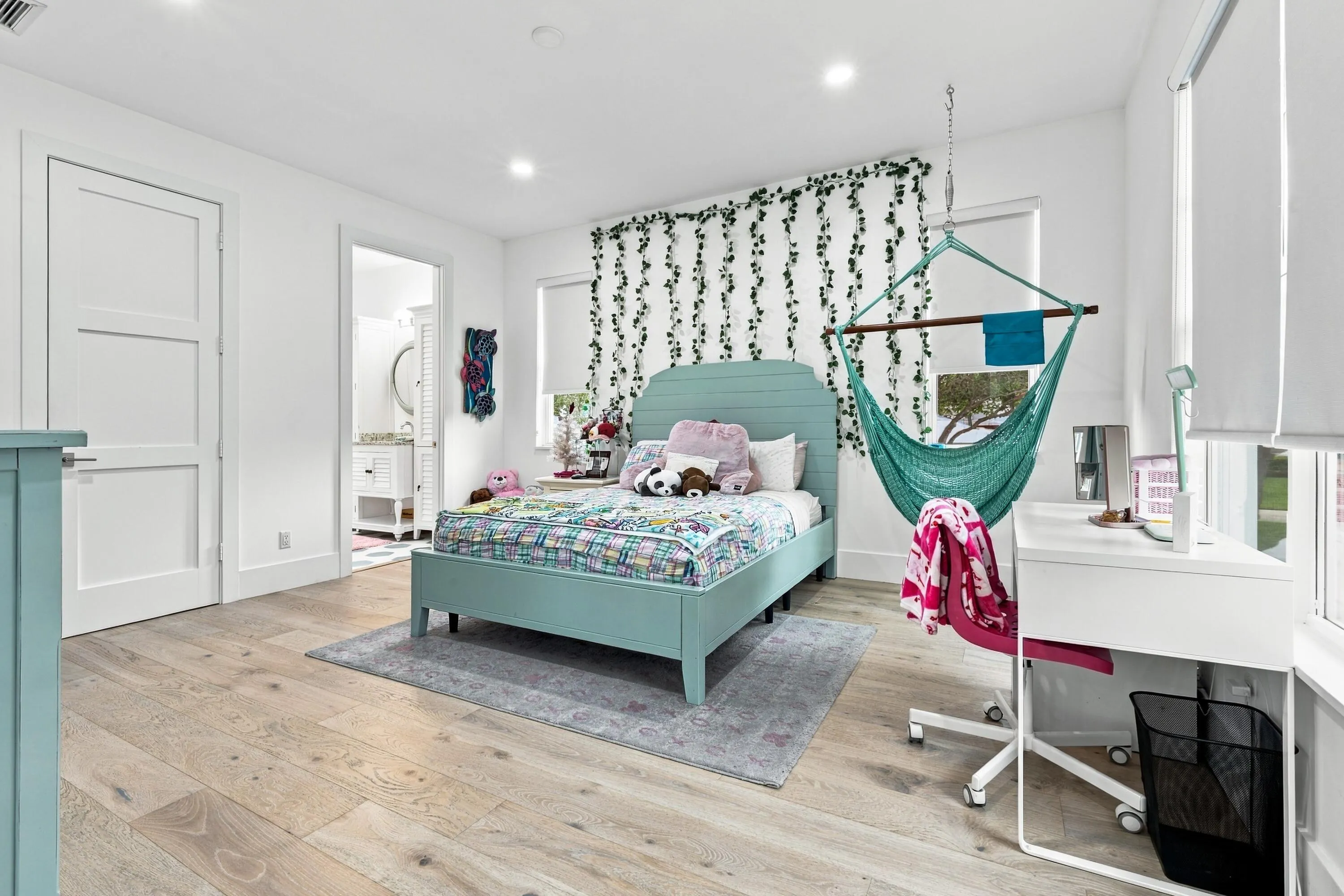 136 INTRACOASTAL Circle