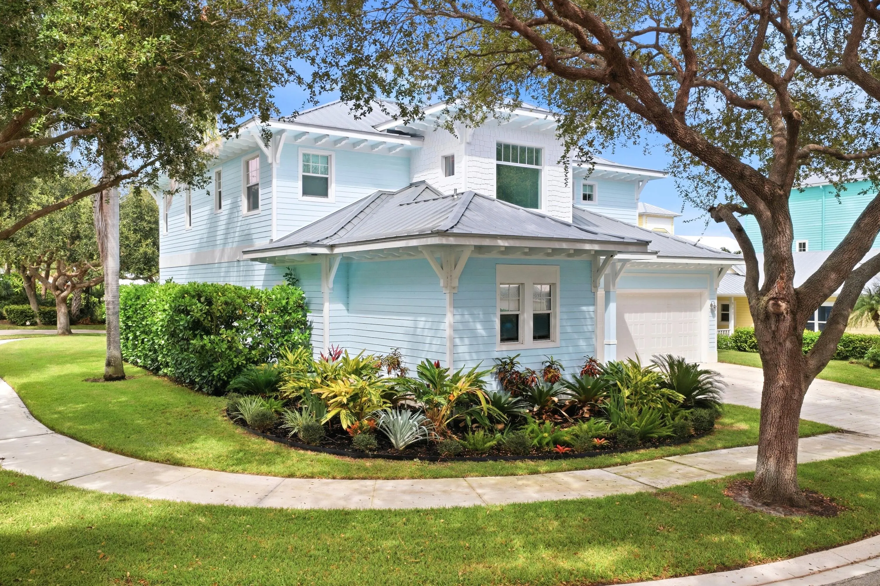 136 INTRACOASTAL Circle