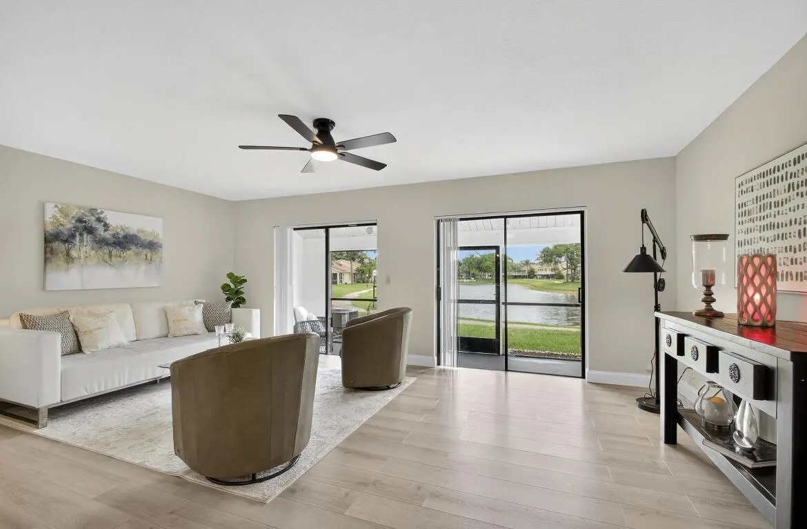 2703 MAPLEWOOD Drive