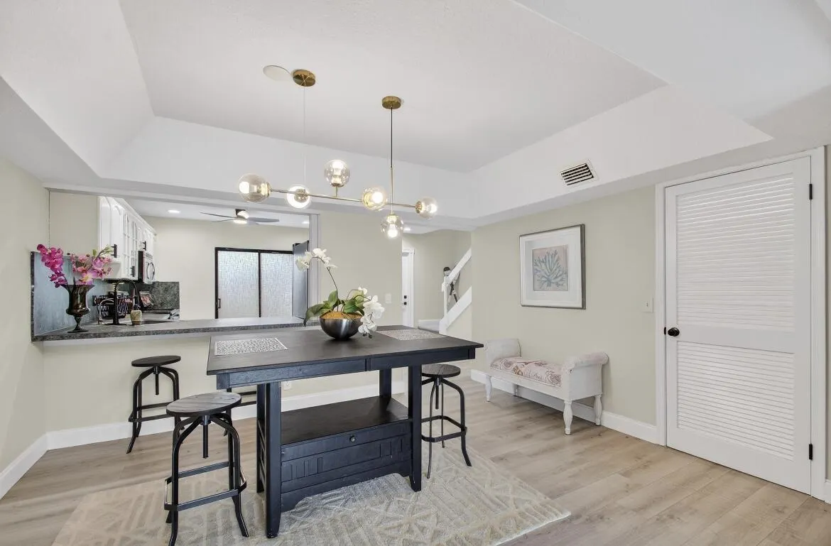 2703 MAPLEWOOD Drive