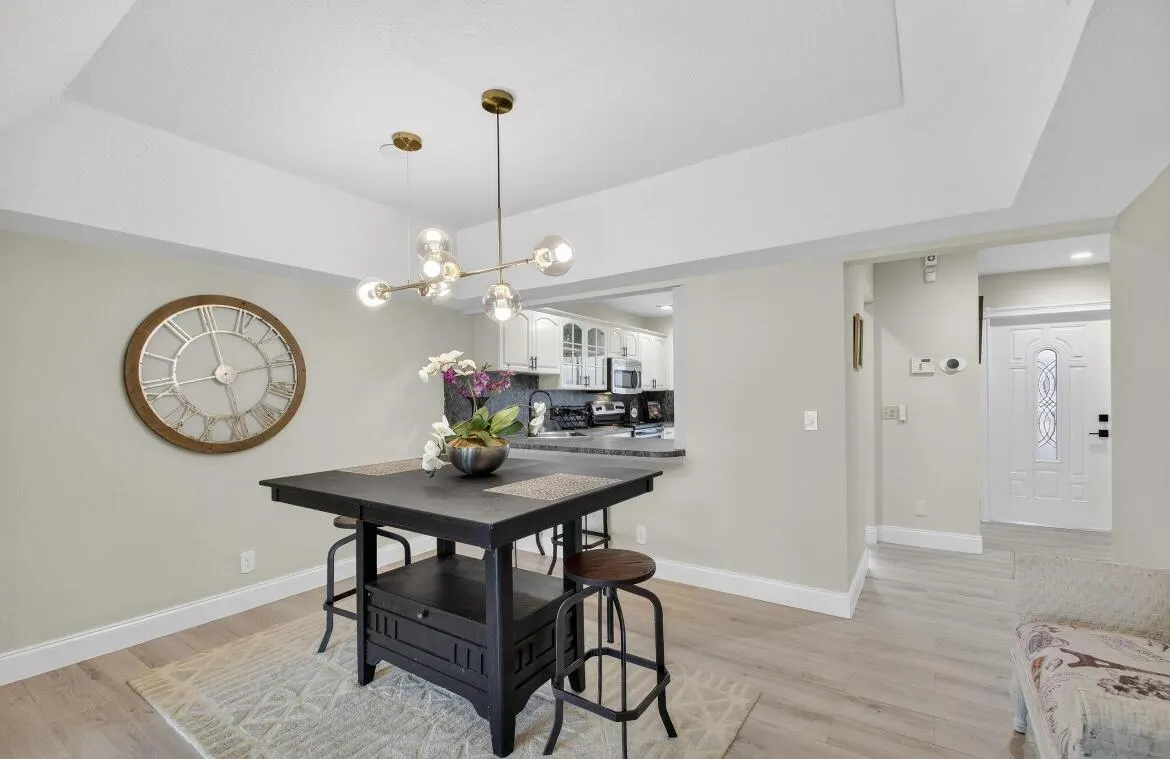 2703 MAPLEWOOD Drive