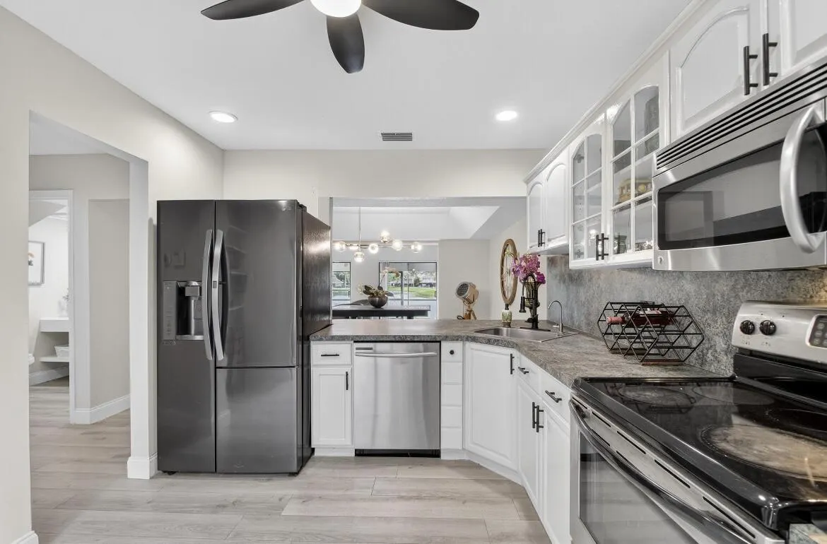 2703 MAPLEWOOD Drive