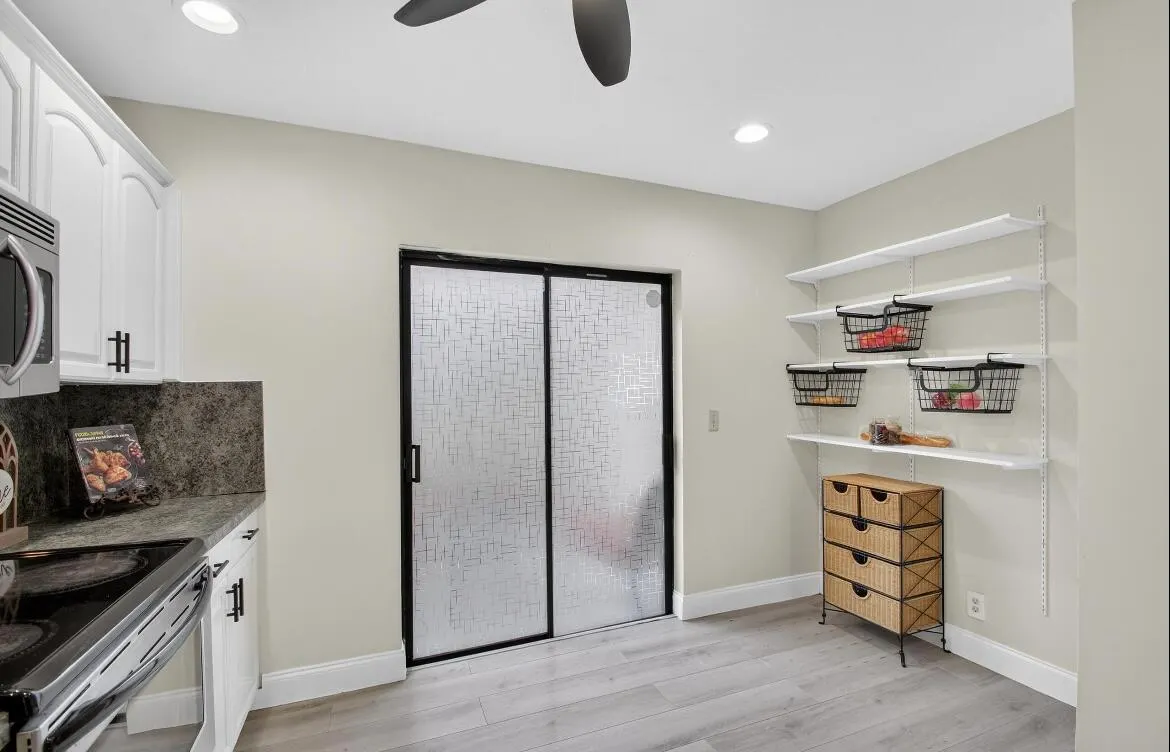 2703 MAPLEWOOD Drive