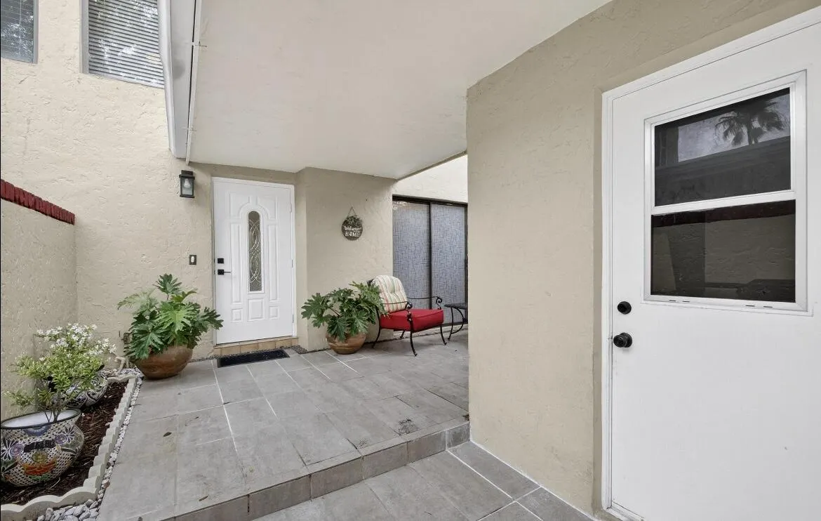 2703 MAPLEWOOD Drive