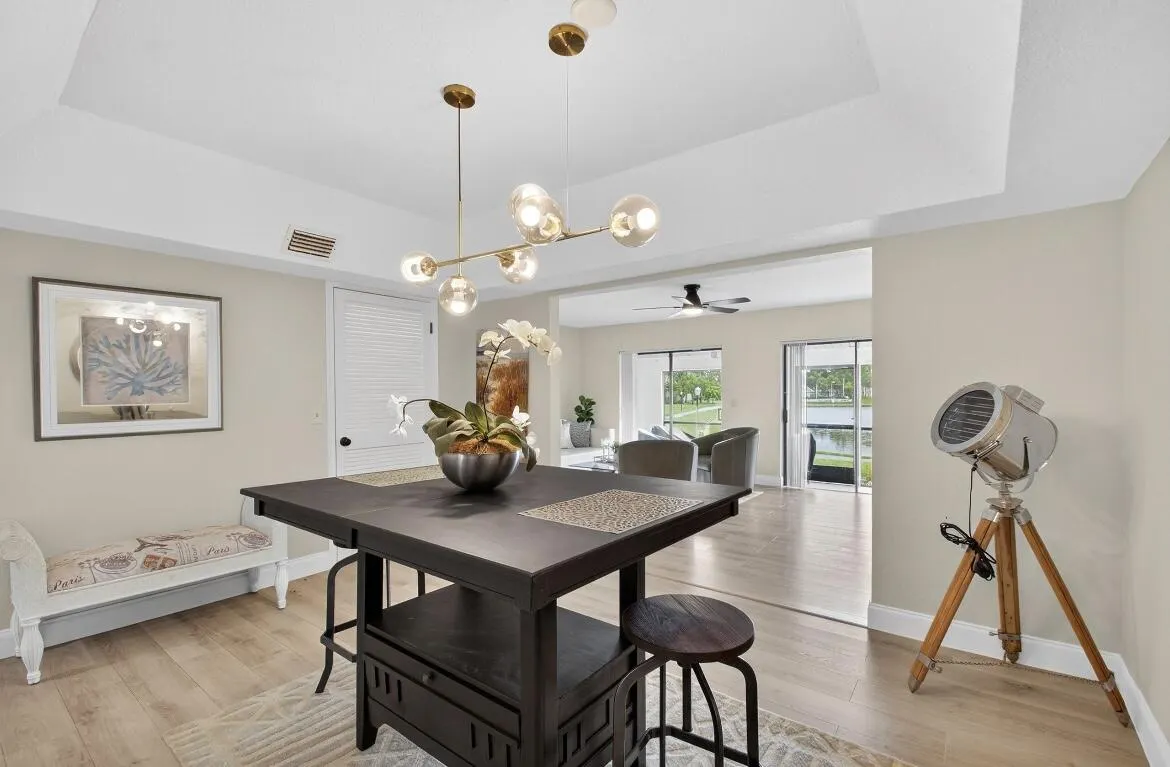 2703 MAPLEWOOD Drive