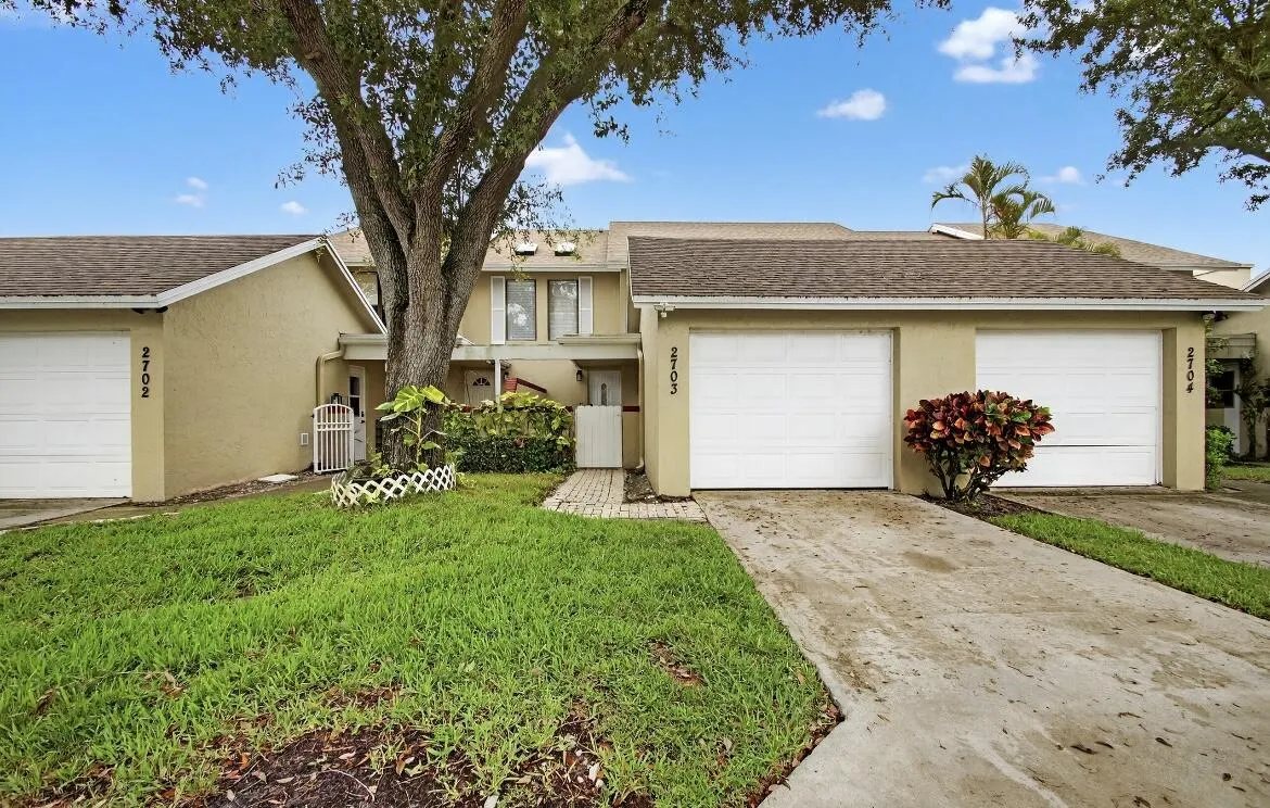 2703 MAPLEWOOD Drive