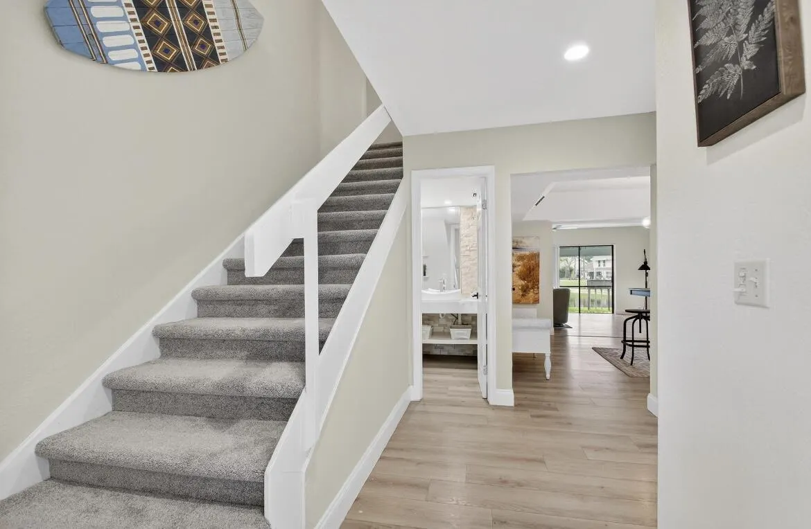 2703 MAPLEWOOD Drive