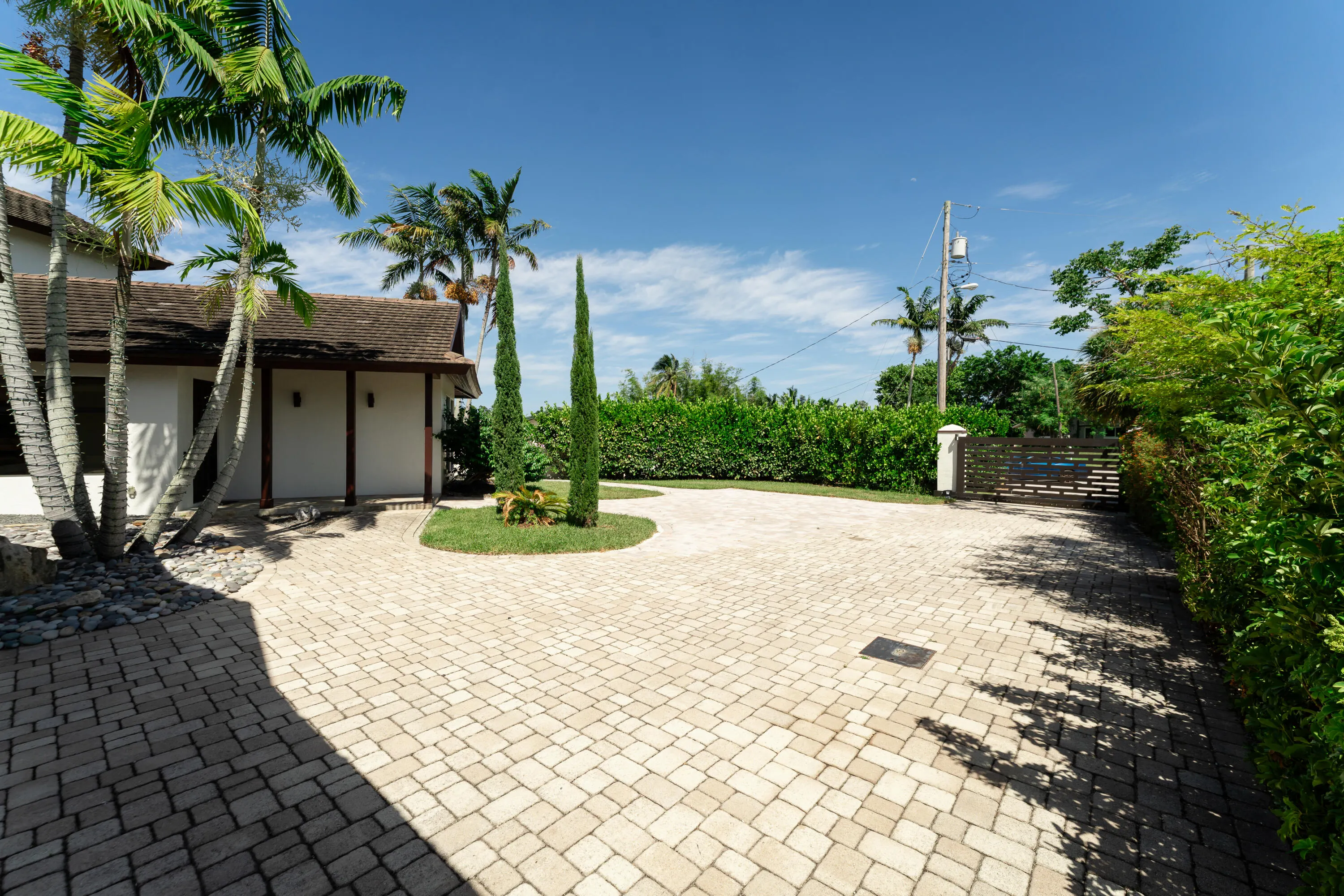 6787 BAYSHORE Drive