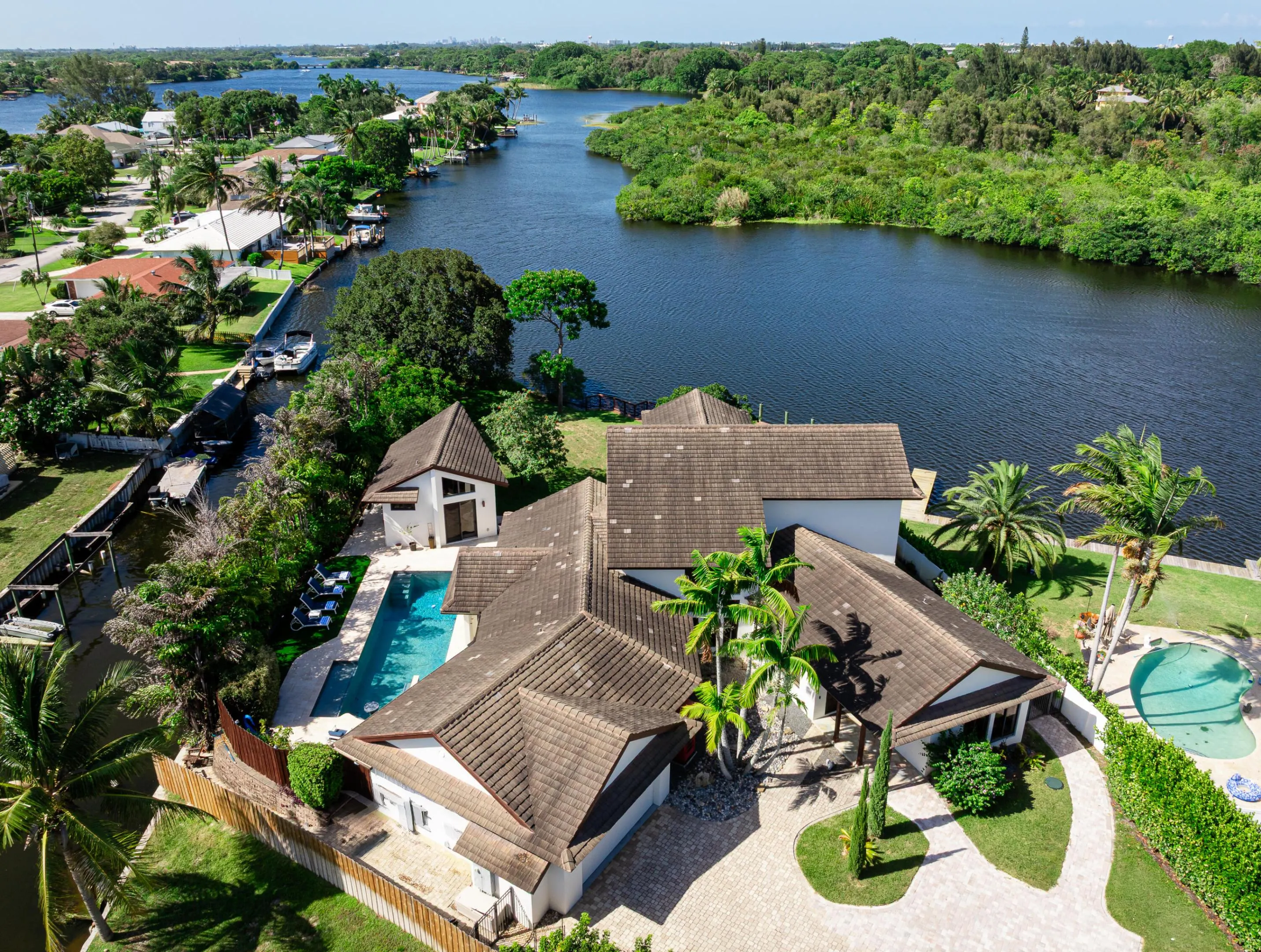 6787 BAYSHORE Drive