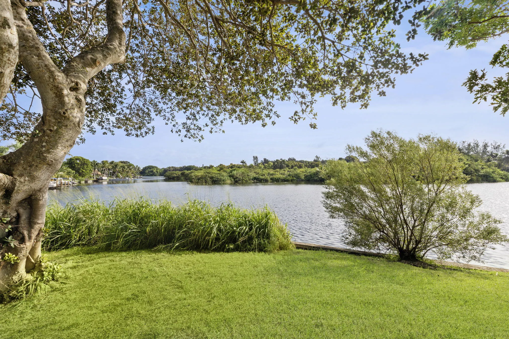 6787 BAYSHORE Drive