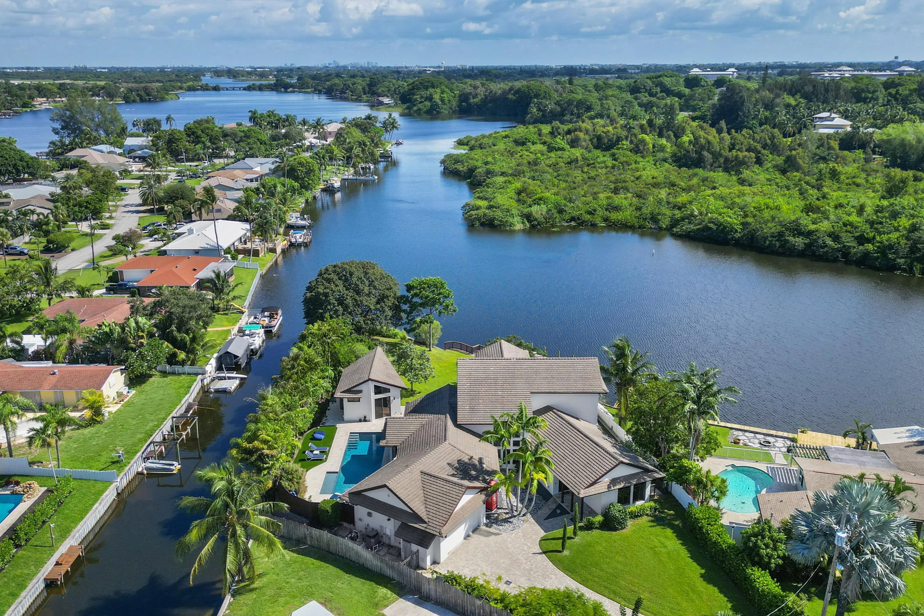 6787 BAYSHORE Drive