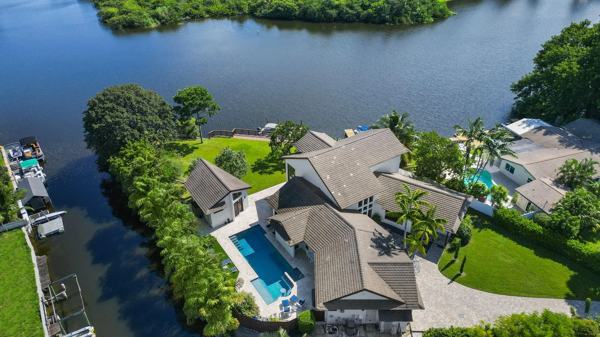 6787 BAYSHORE Drive