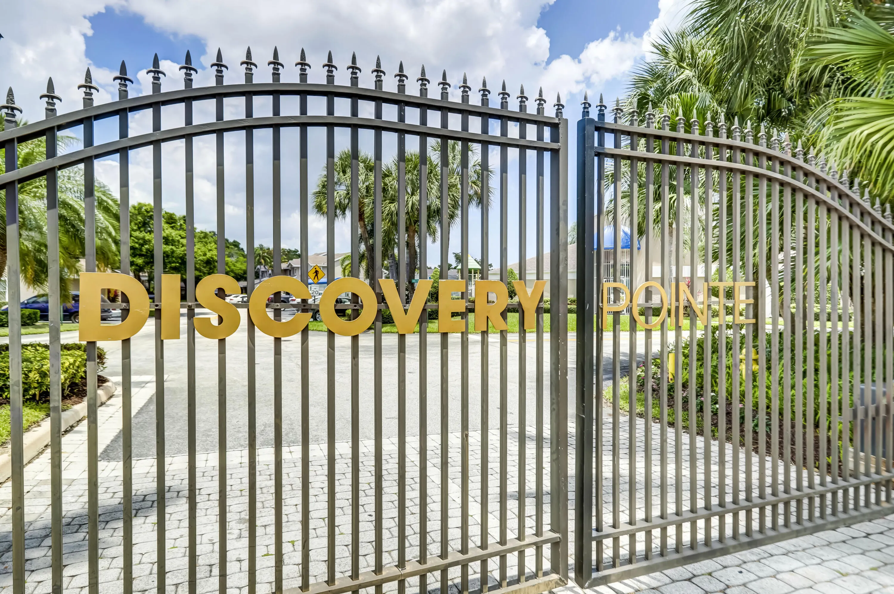 1991 Discovery Circle E