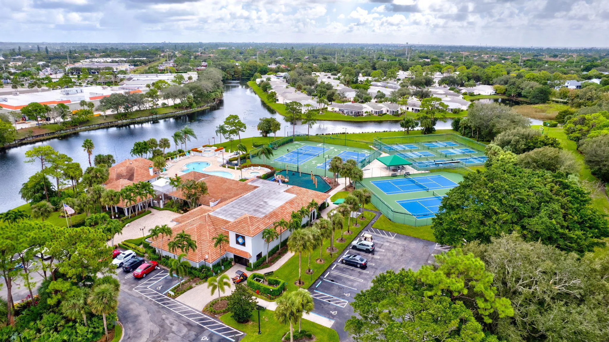 2105 LANDINGS Boulevard