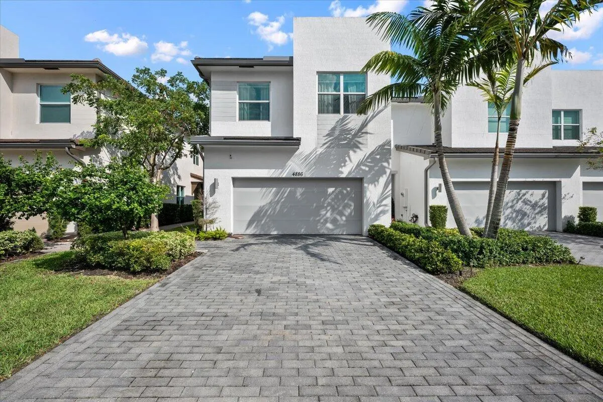 4886 Navali Drive