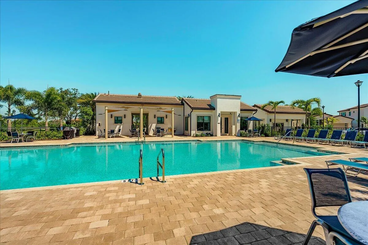 4886 Navali Drive